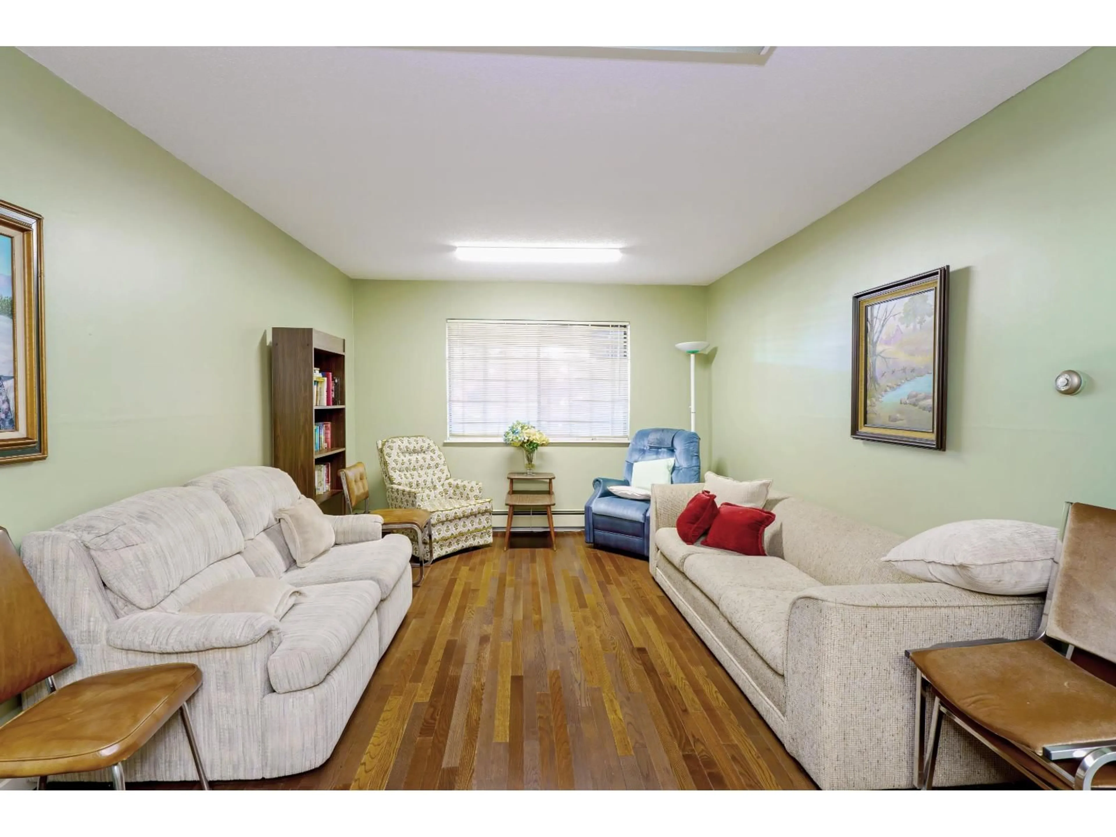 Living room with furniture, unknown for 306 - 20460 54, Langley British Columbia V3A6N6