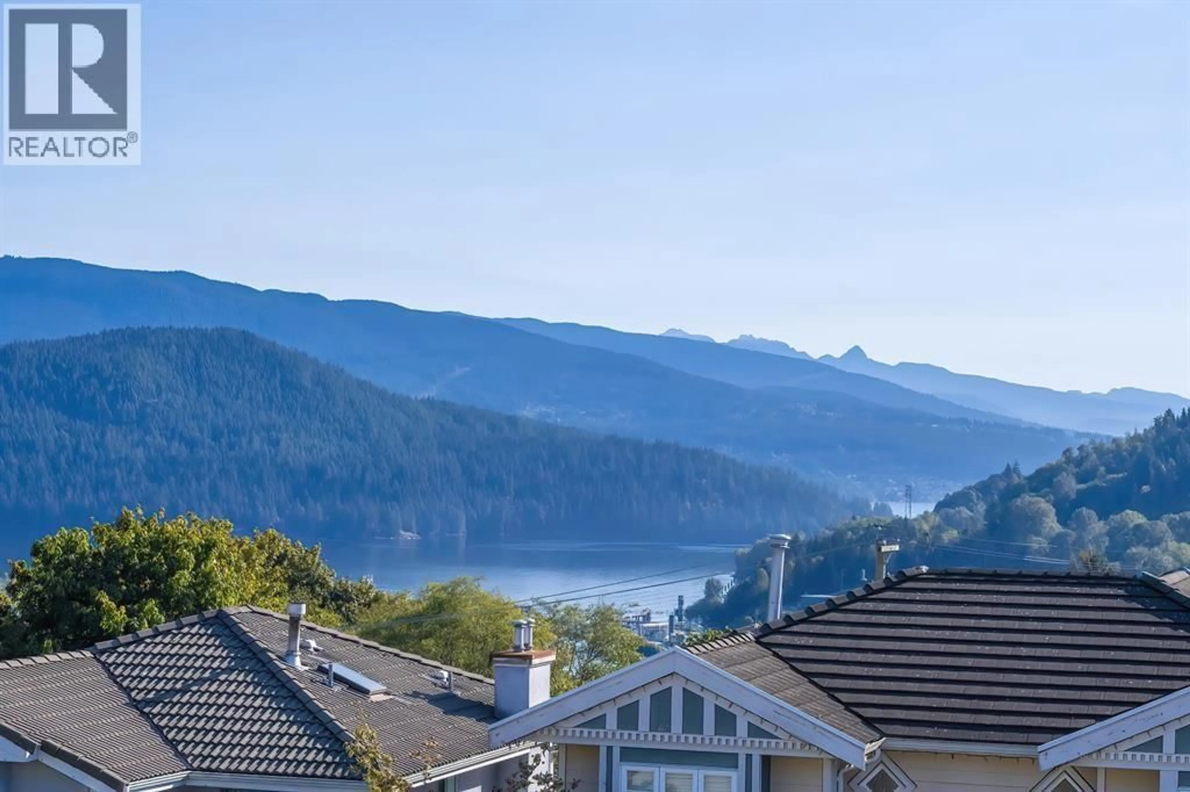 A pic from outside/outdoor area/front of a property/back of a property/a pic from drone, water/lake/river/ocean view for 24 WARWICK AVENUE, Burnaby British Columbia V5B3X3