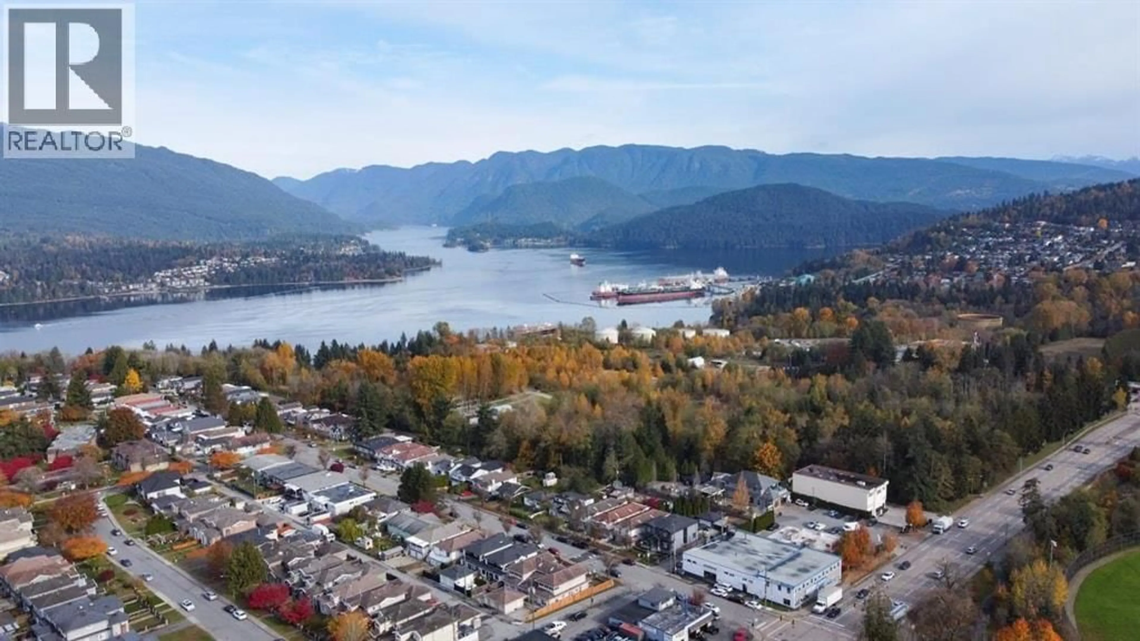 A pic from outside/outdoor area/front of a property/back of a property/a pic from drone, water/lake/river/ocean view for 24 WARWICK AVENUE, Burnaby British Columbia V5B3X3