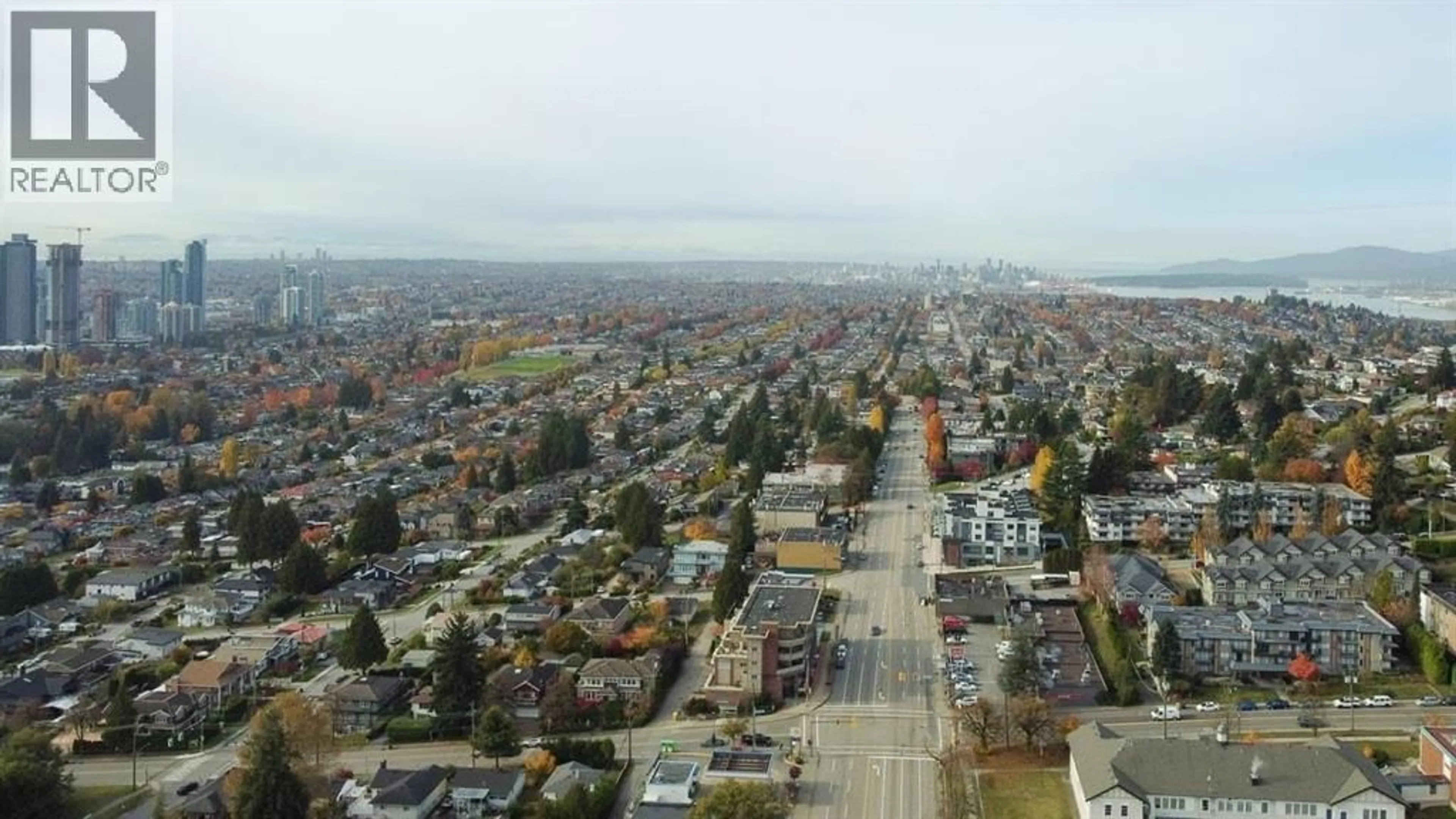 A pic from outside/outdoor area/front of a property/back of a property/a pic from drone, unknown for 24 WARWICK AVENUE, Burnaby British Columbia V5B3X3