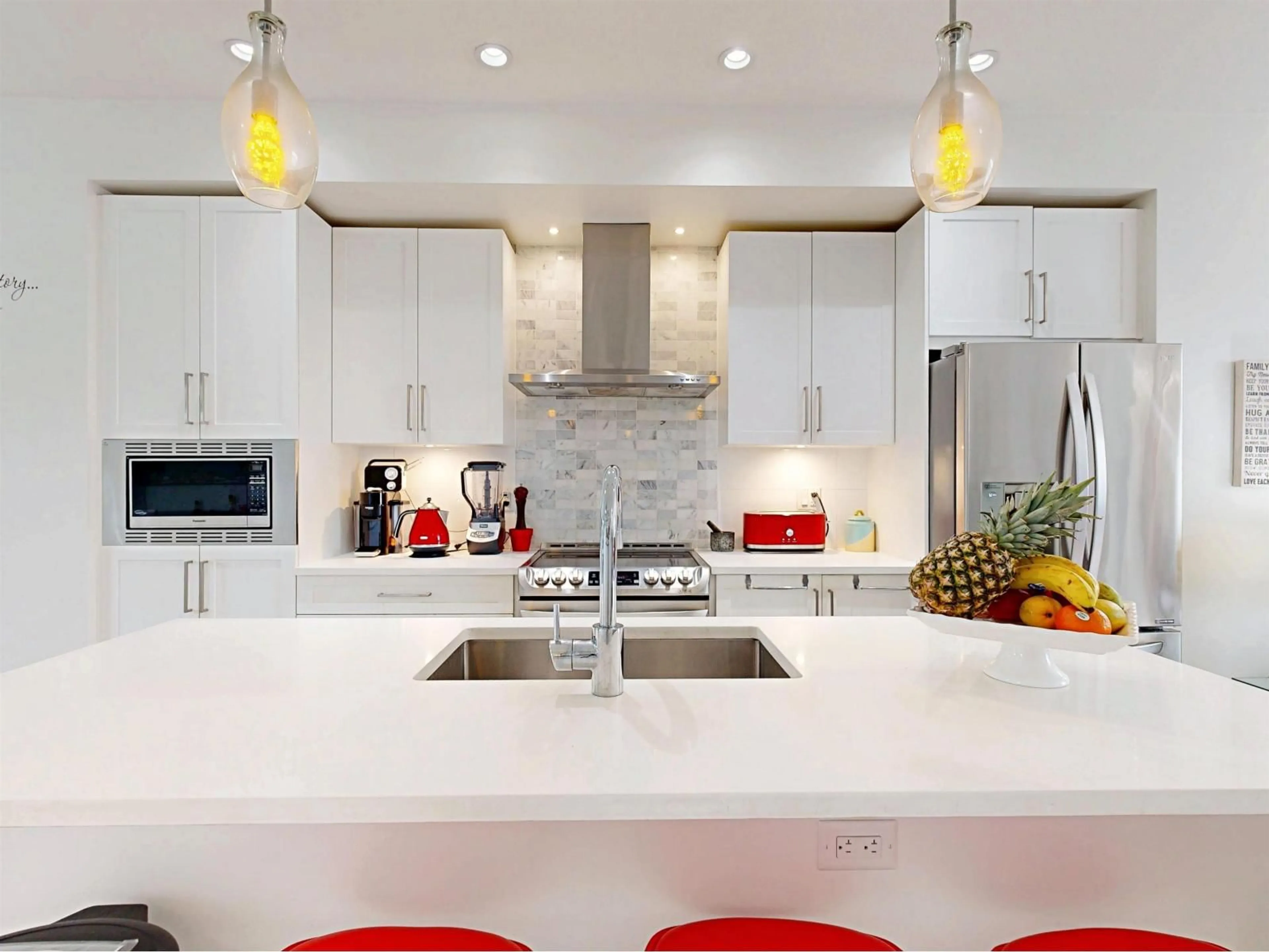 Contemporary kitchen, ceramic/tile floor for 5 - 2550 156, Surrey British Columbia V4P1C8