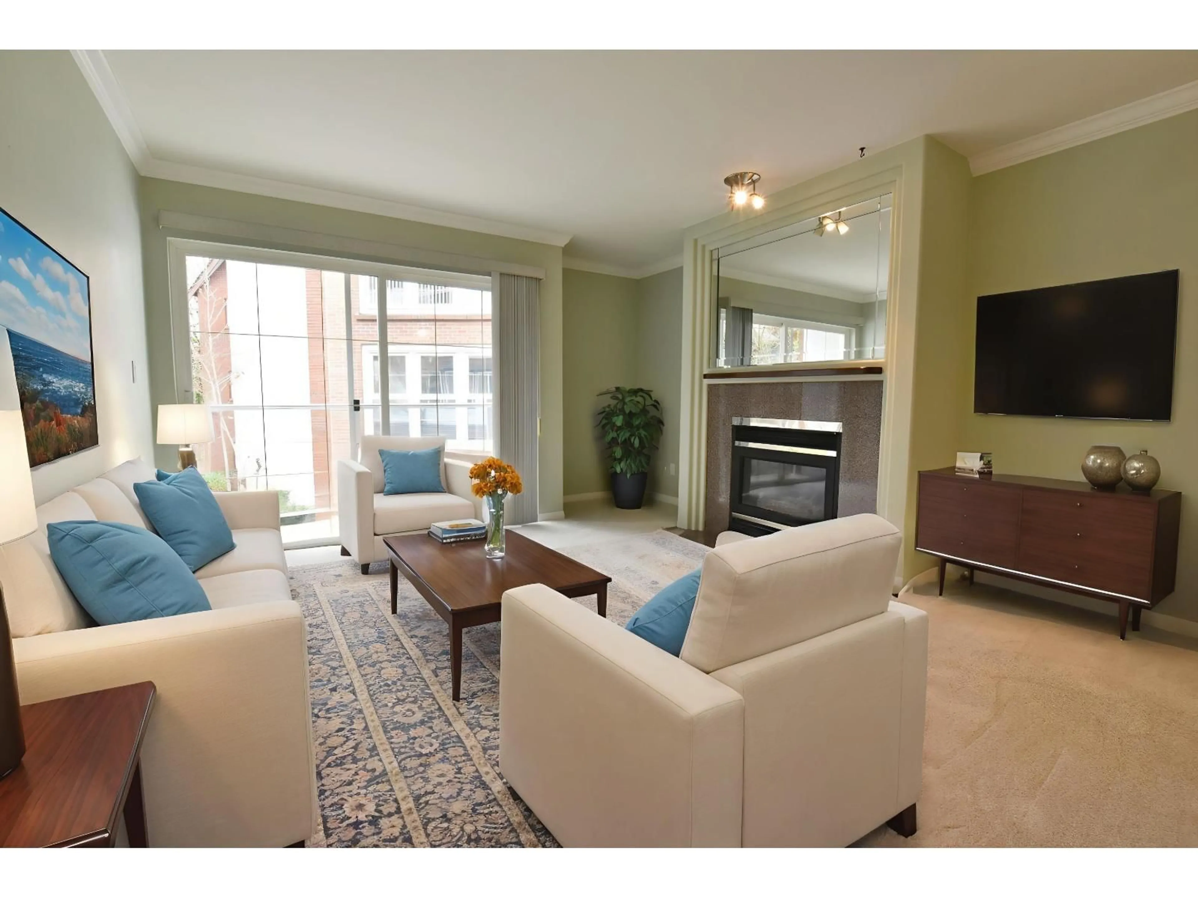 Living room with furniture, unknown for 207 - 2229 152, Surrey British Columbia V4A4P1