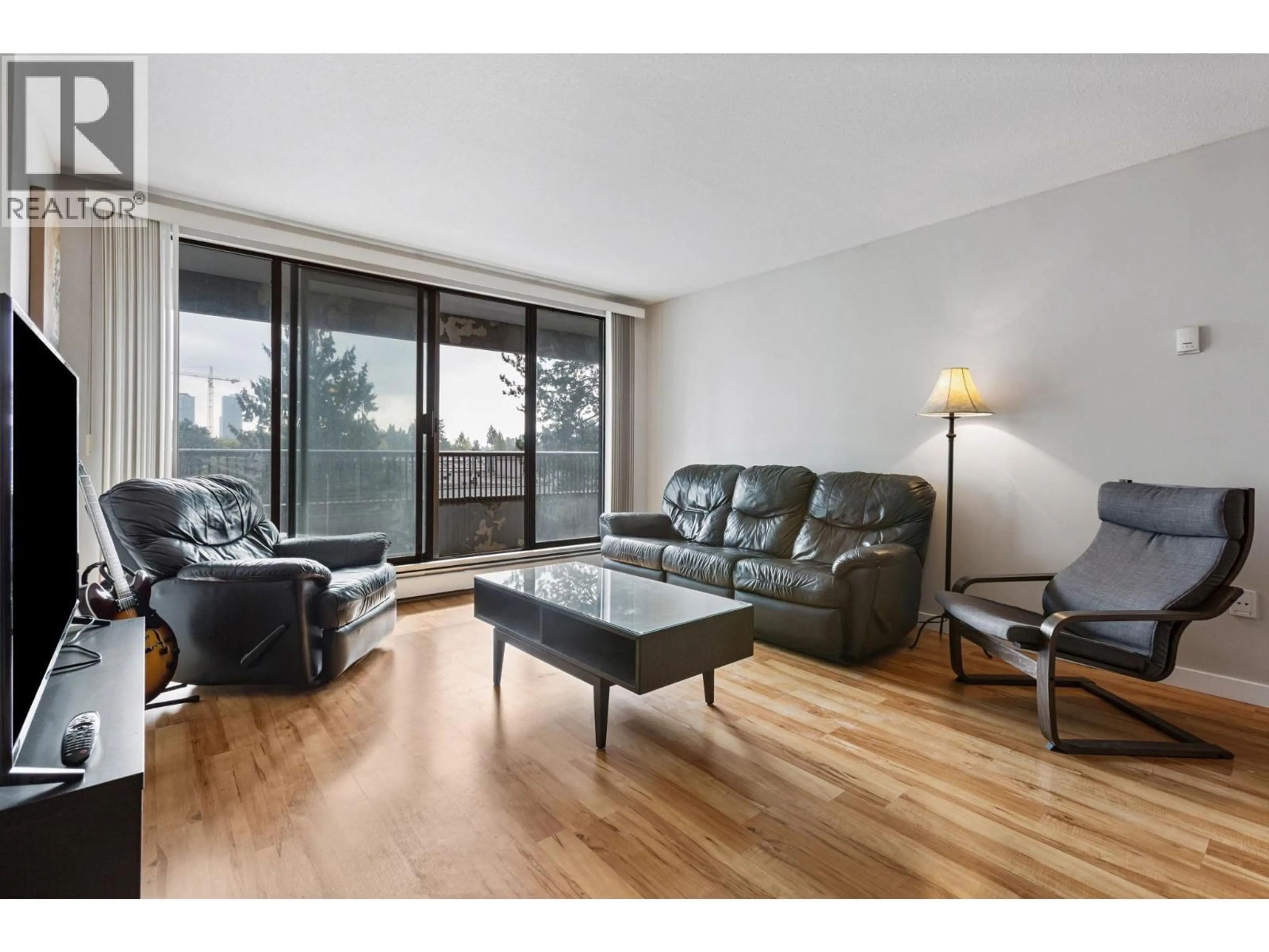 Living room with furniture, wood/laminate floor for 505 - 6595 WILLINGDON AVENUE, Burnaby British Columbia V5H4E5