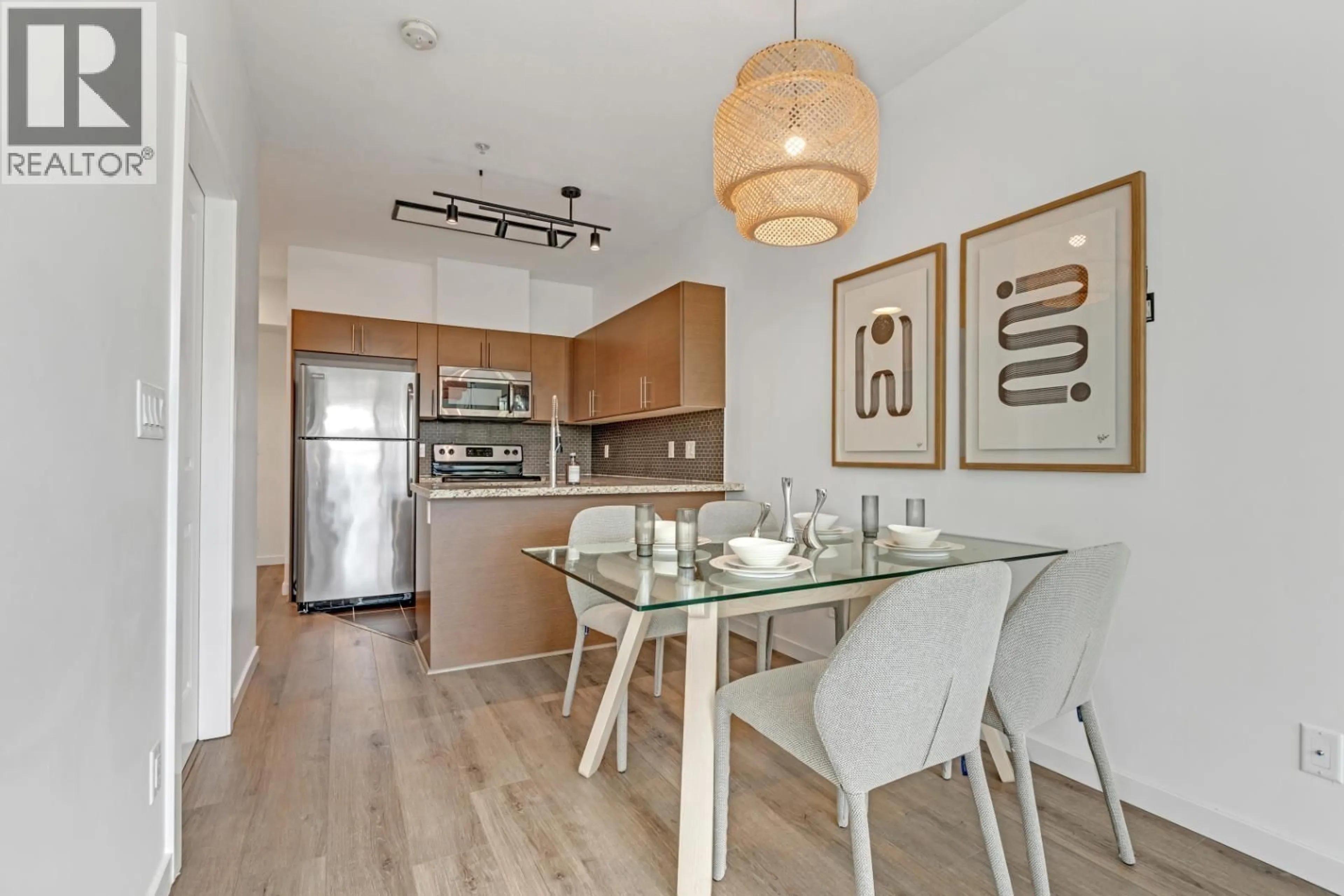 Open concept kitchen, wood/laminate floor for 207 - 2239 KINGSWAY, Vancouver British Columbia V5N0E5