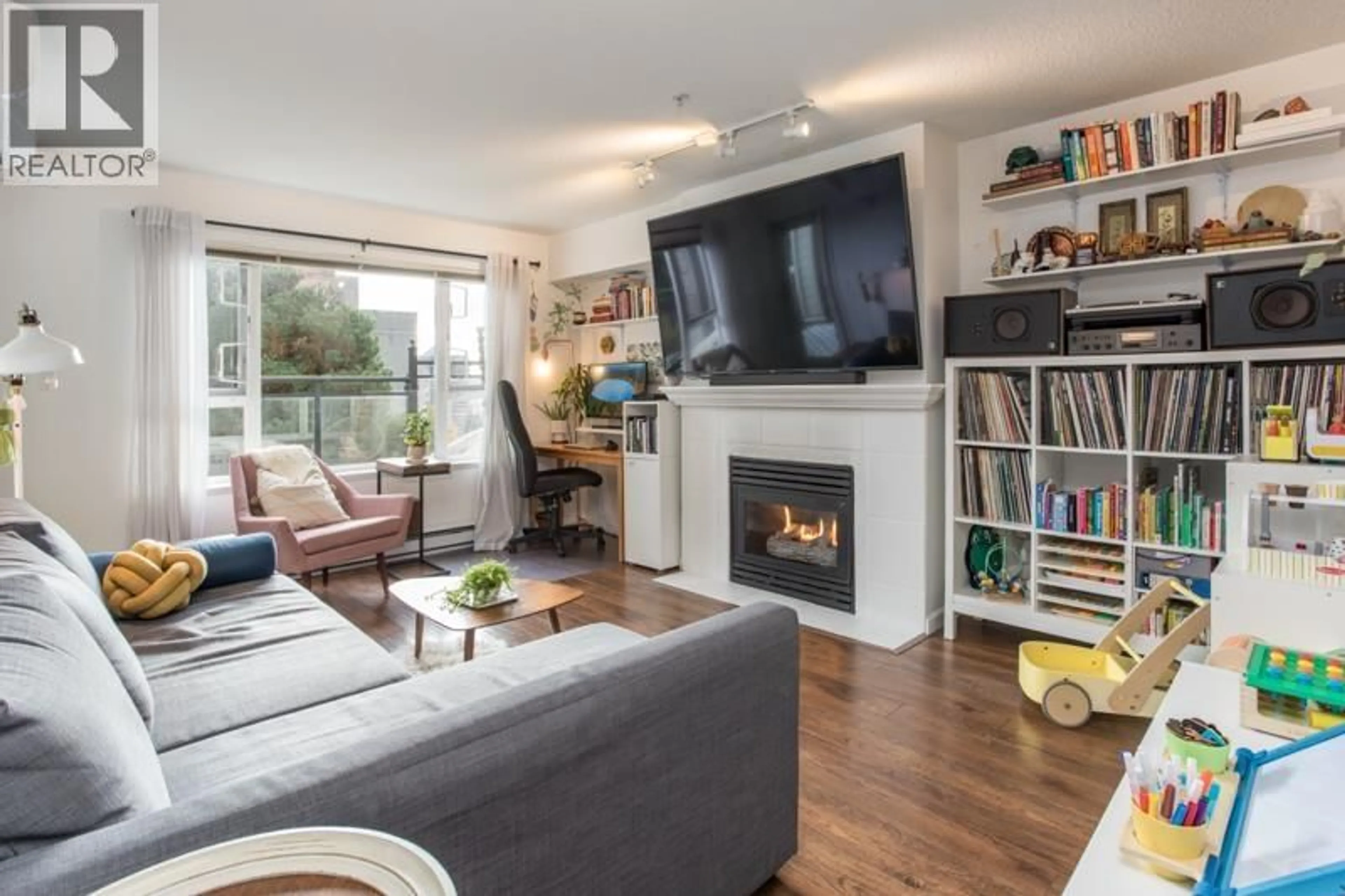 Living room with furniture, wood/laminate floor for 303 - 221 ELEVENTH STREET, New Westminster British Columbia V3M4C8