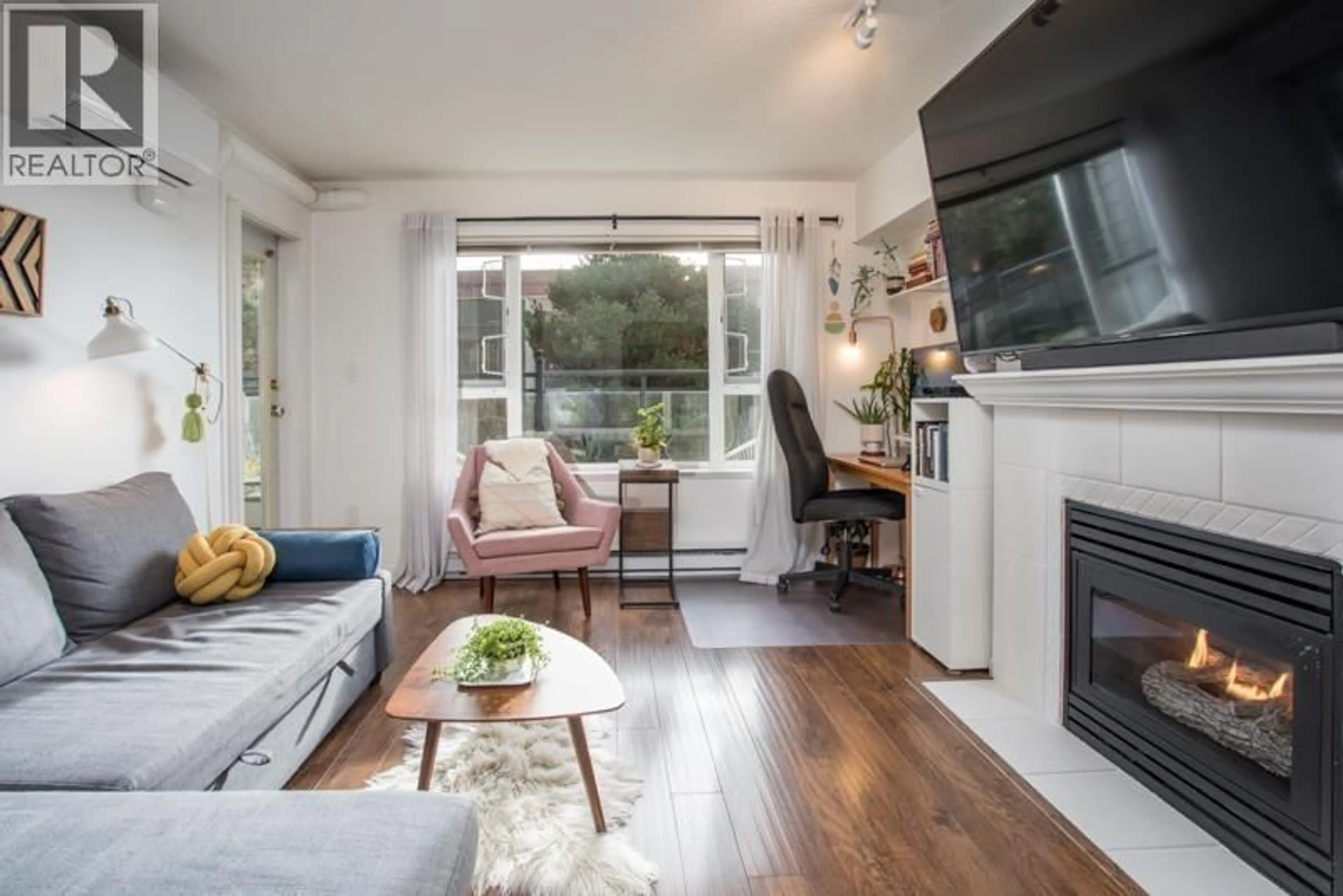 Living room with furniture, wood/laminate floor for 303 - 221 ELEVENTH STREET, New Westminster British Columbia V3M4C8
