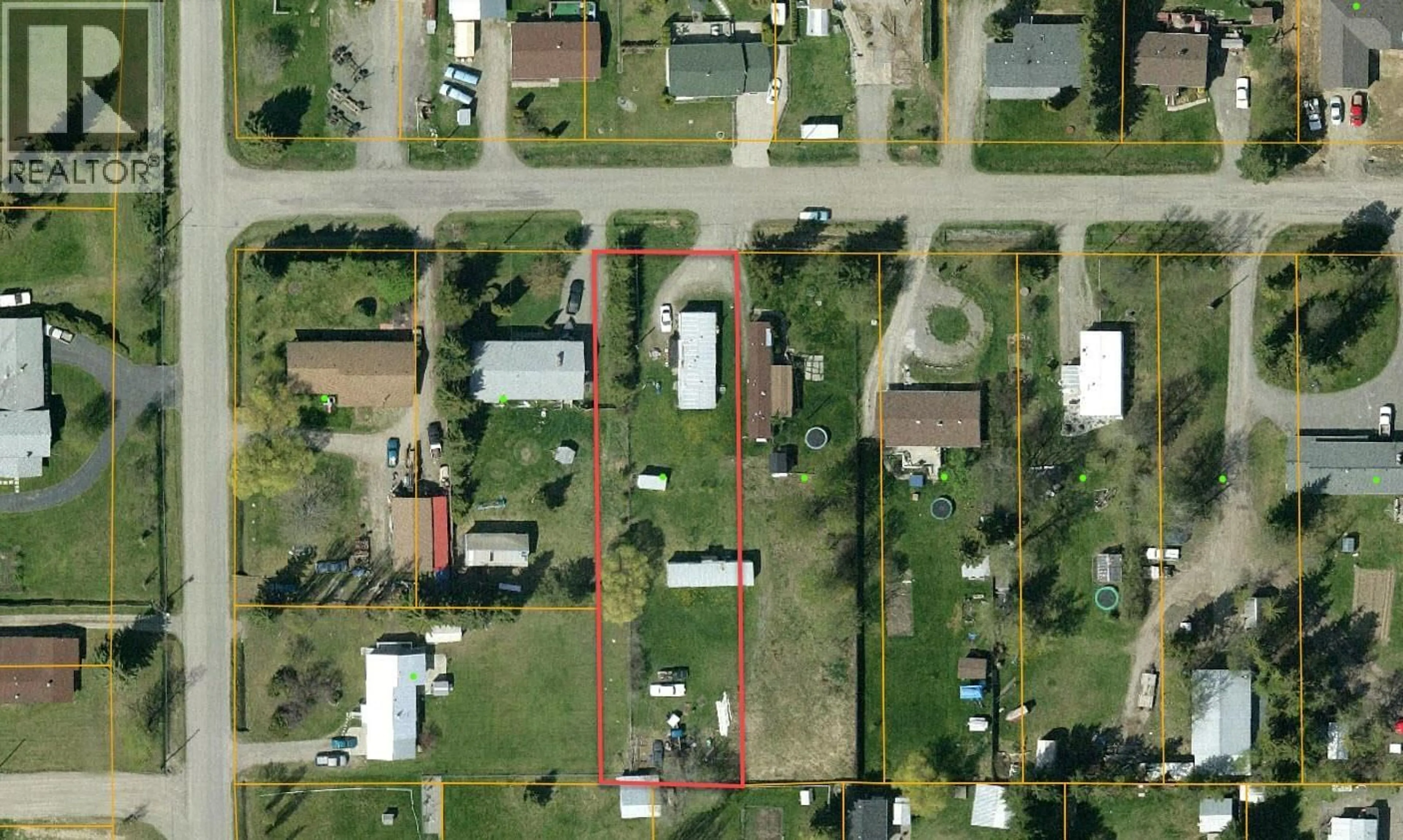 A pic from outside/outdoor area/front of a property/back of a property/a pic from drone, street for 2225 SHORT AVENUE, Quesnel British Columbia V2J3X9