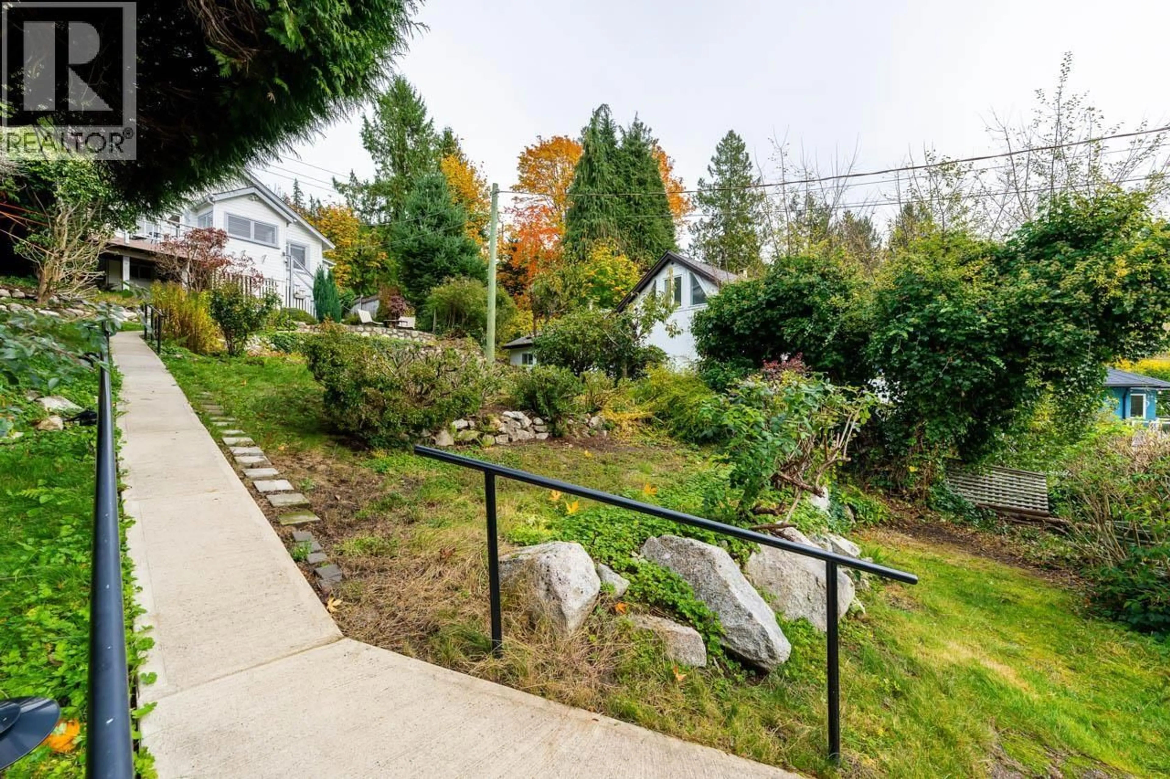 Patio, unknown for 3245 TRAVERS AVENUE, West Vancouver British Columbia V7V1G5