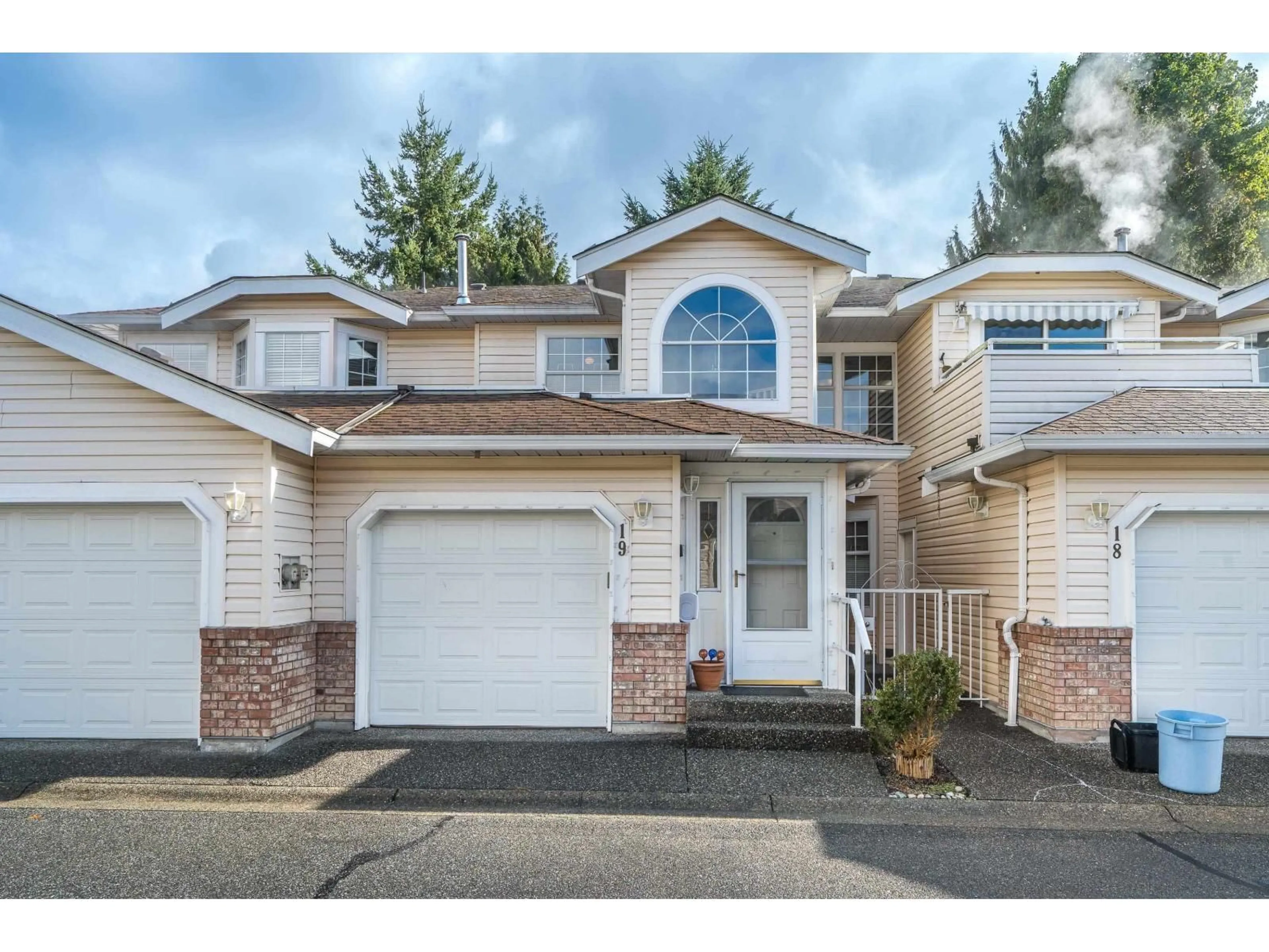 Home with vinyl exterior material, street for 19 - 9168 FLEETWOOD, Surrey British Columbia V3R0P1