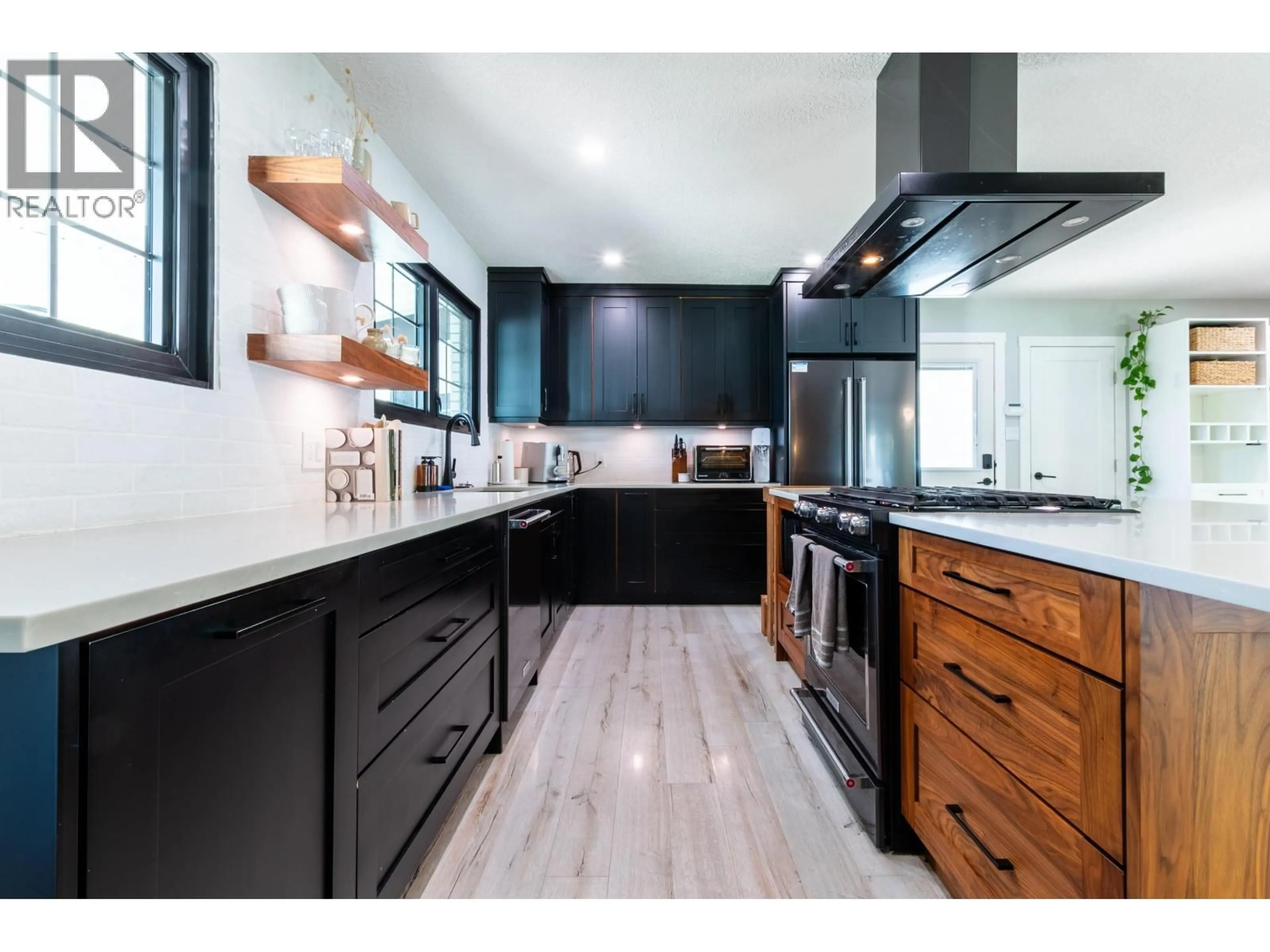 Contemporary kitchen, unknown for 912 INEZ CRESCENT, Prince George British Columbia V2M5A4