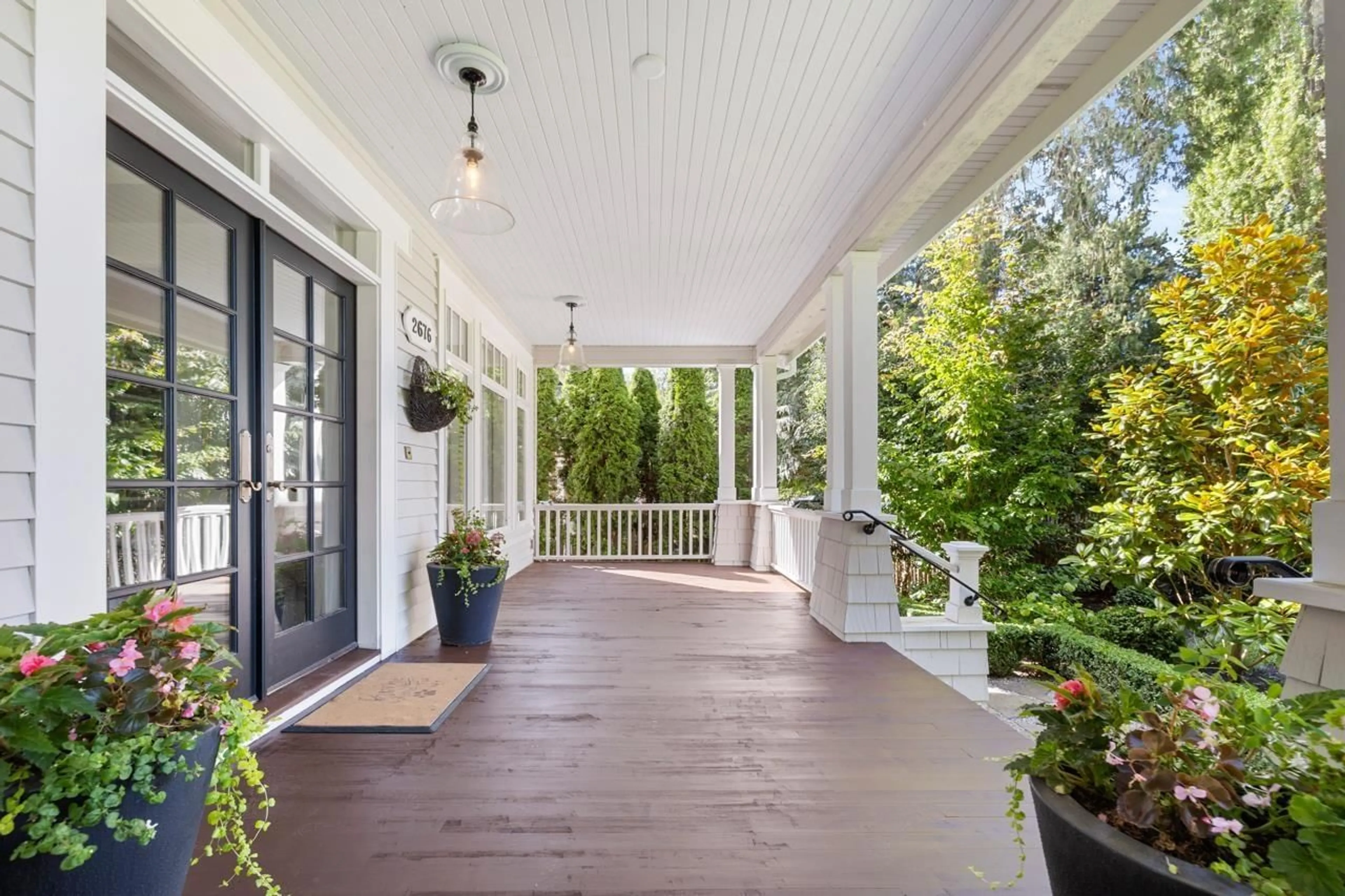 Patio, street for 2676 MCBRIDE, Surrey British Columbia V4A3G1