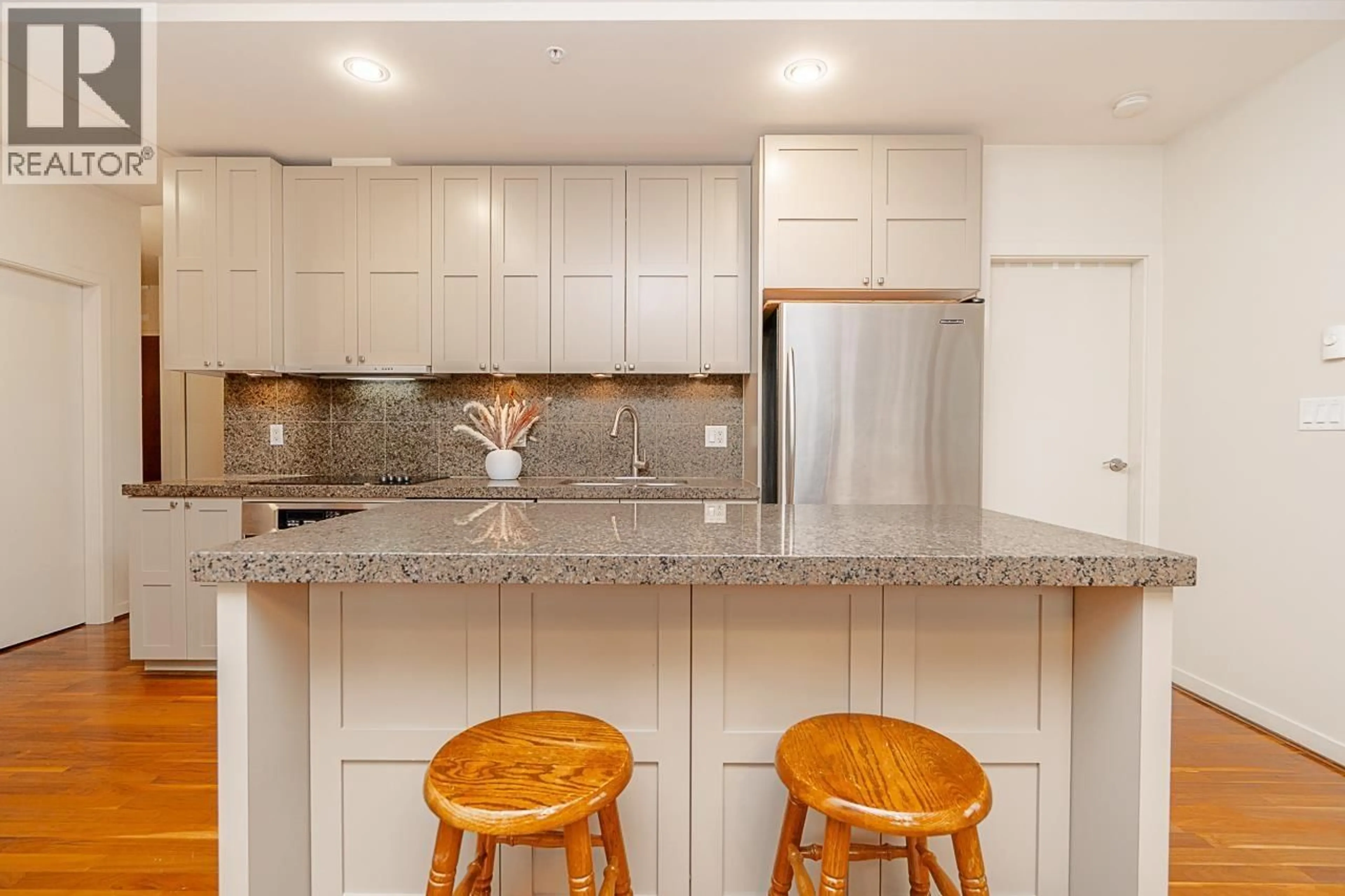 Open concept kitchen, ceramic/tile floor for 906 - 1333 GEORGIA STREET, Vancouver British Columbia V6E4V3