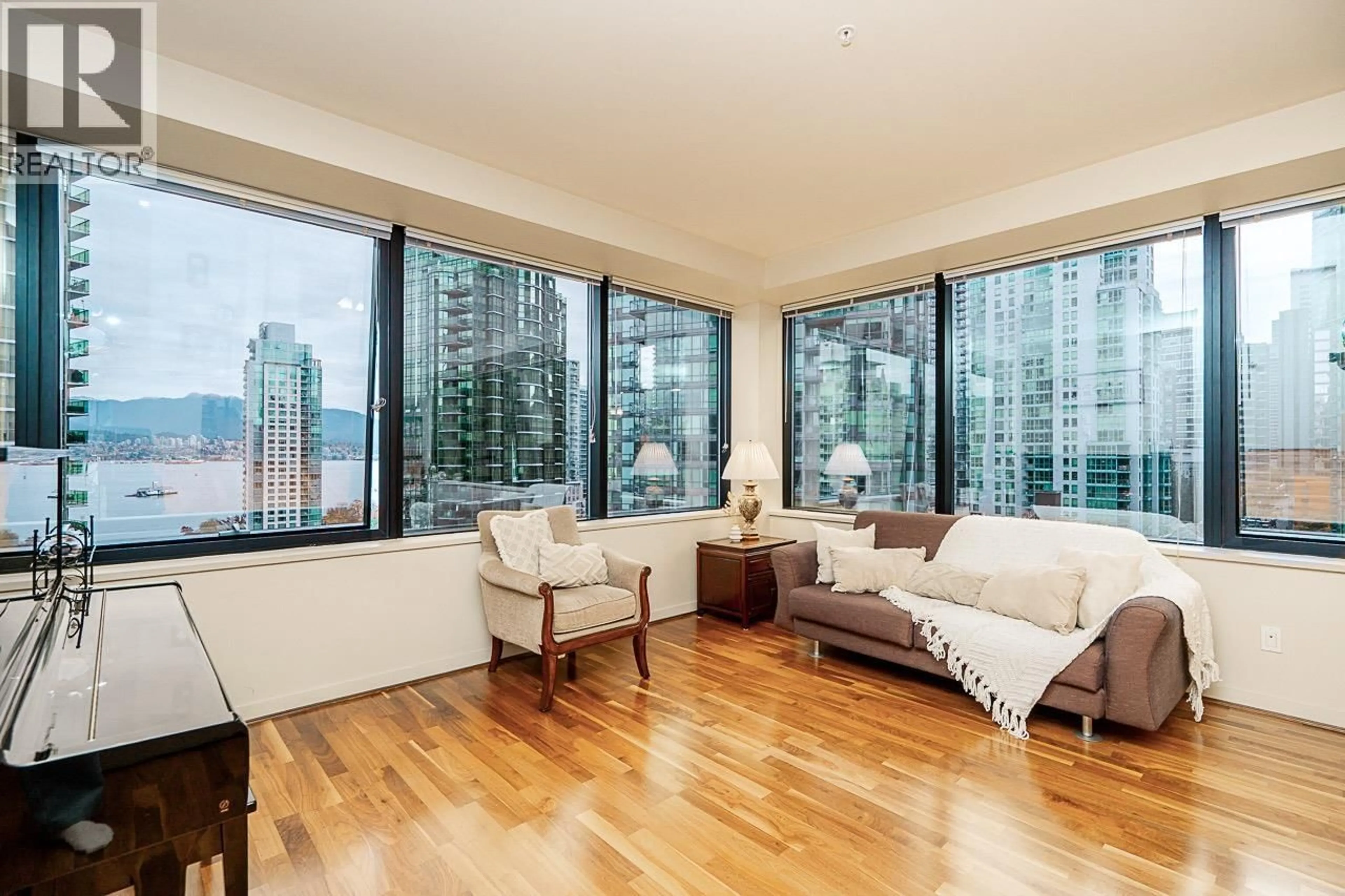 Living room with furniture, wood/laminate floor for 906 - 1333 GEORGIA STREET, Vancouver British Columbia V6E4V3