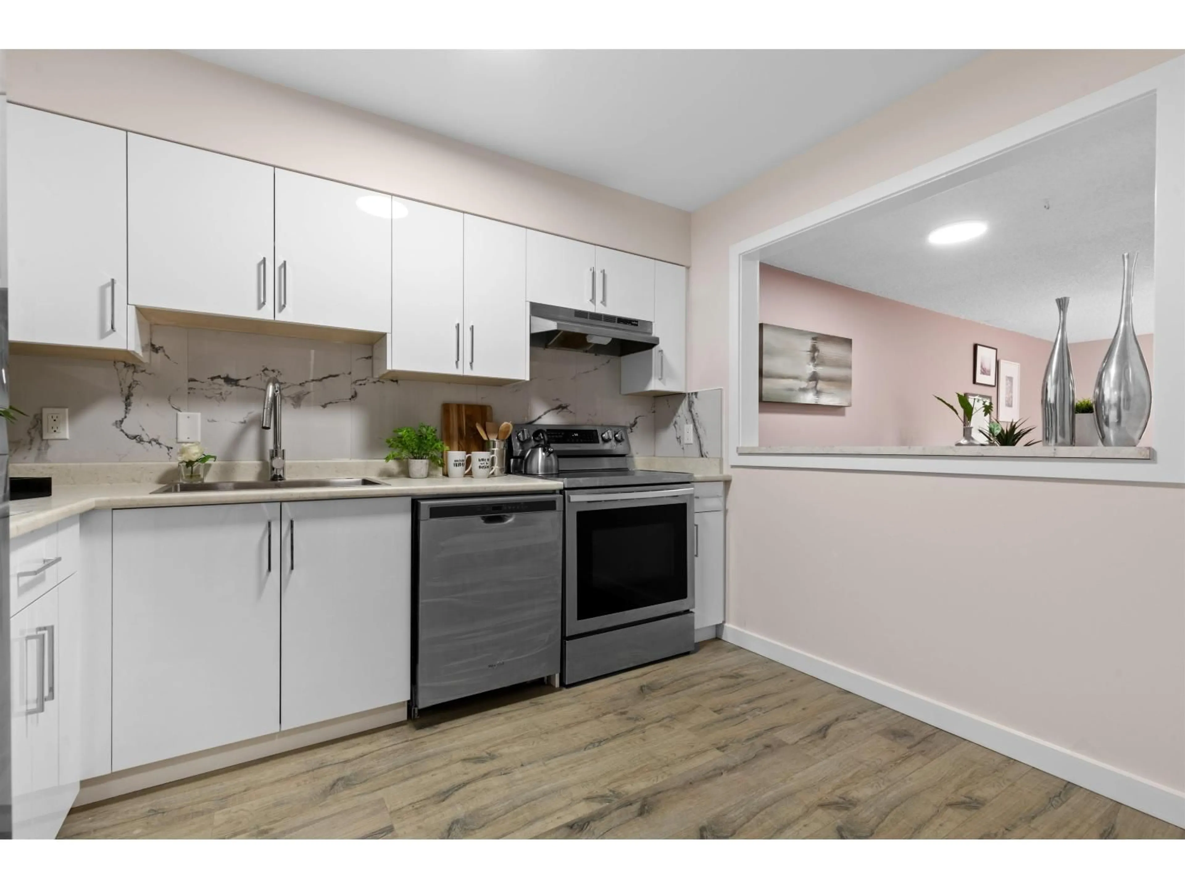 Standard kitchen, wood/laminate floor for 308 - 1561 VIDAL, White Rock British Columbia V4B5A7