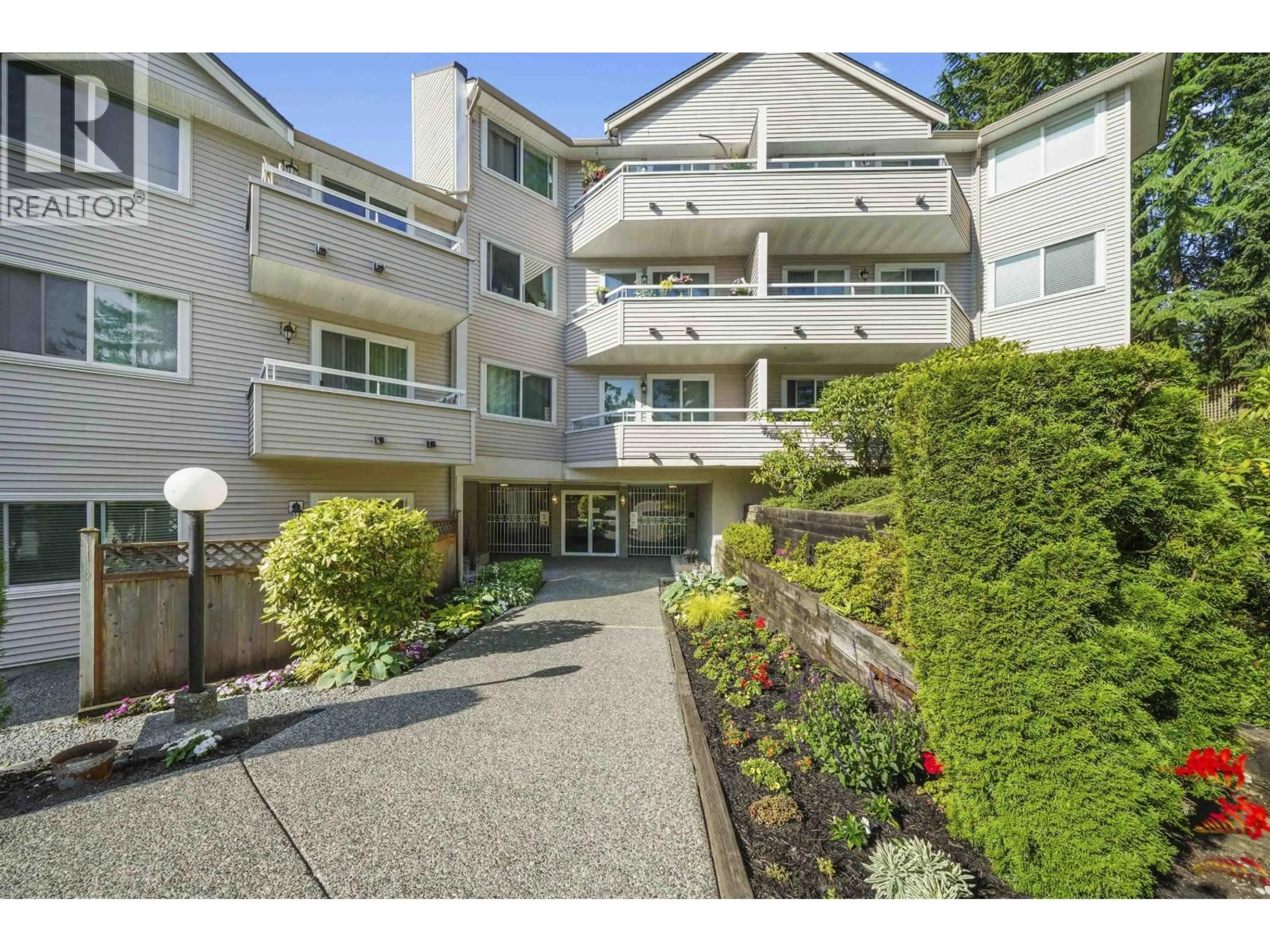 Patio, street for 215 - 450 BROMLEY STREET, Coquitlam British Columbia V3K6S5