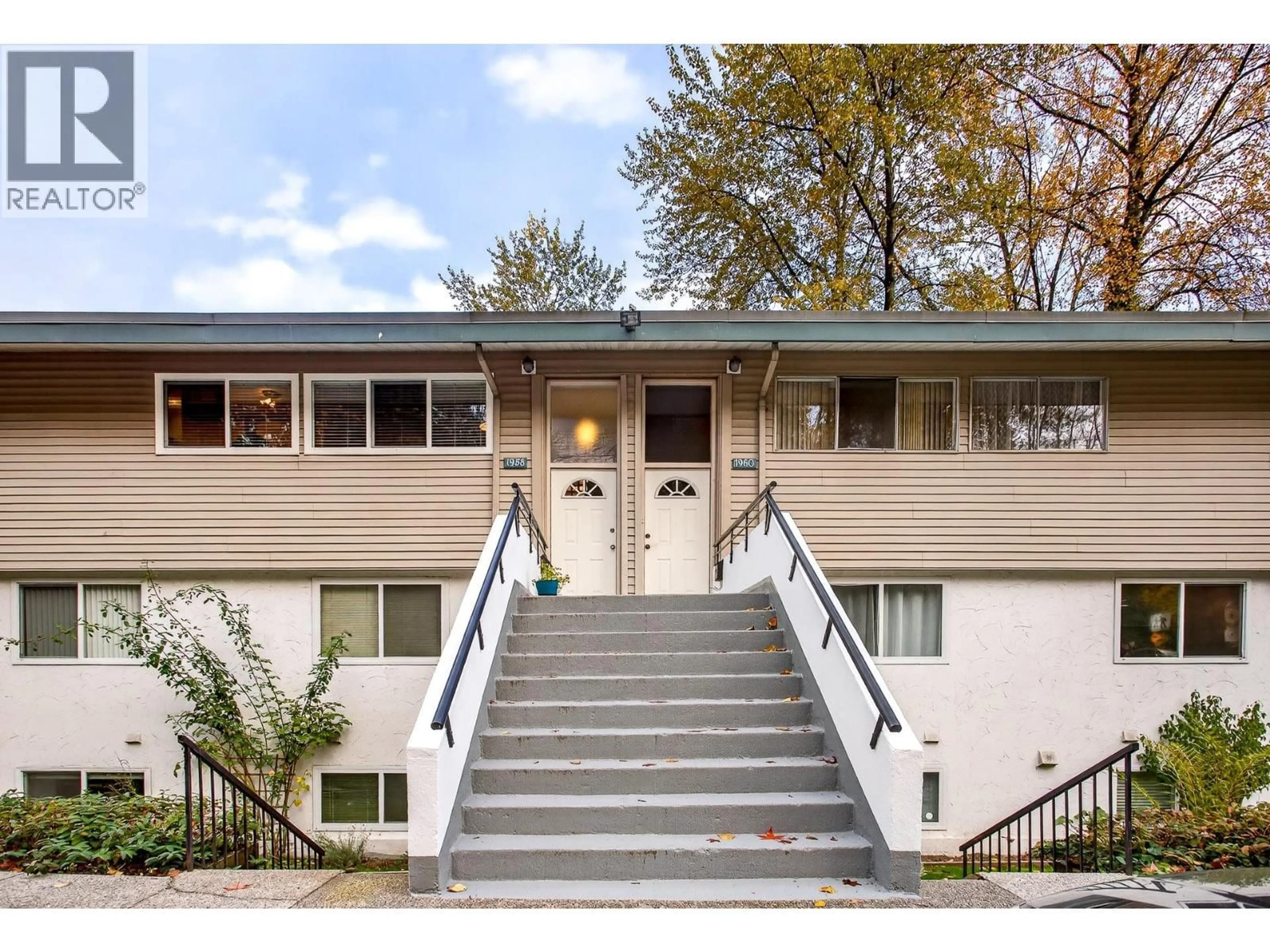 Home with vinyl exterior material, building for 1958 HIGHVIEW PLACE, Port Moody British Columbia V3H1N5