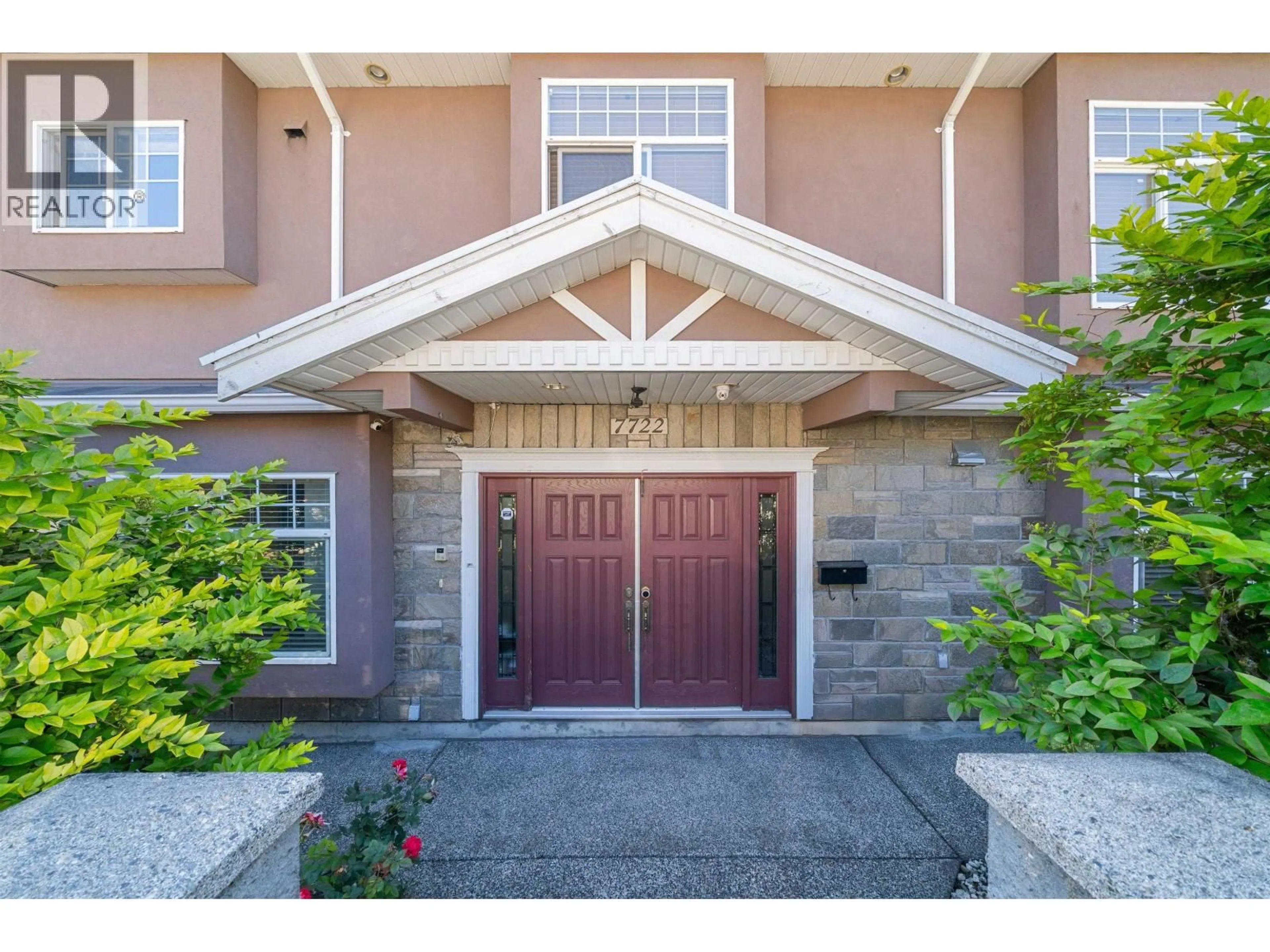 Indoor entryway for 7722 12TH AVENUE, Burnaby British Columbia V3N2K5