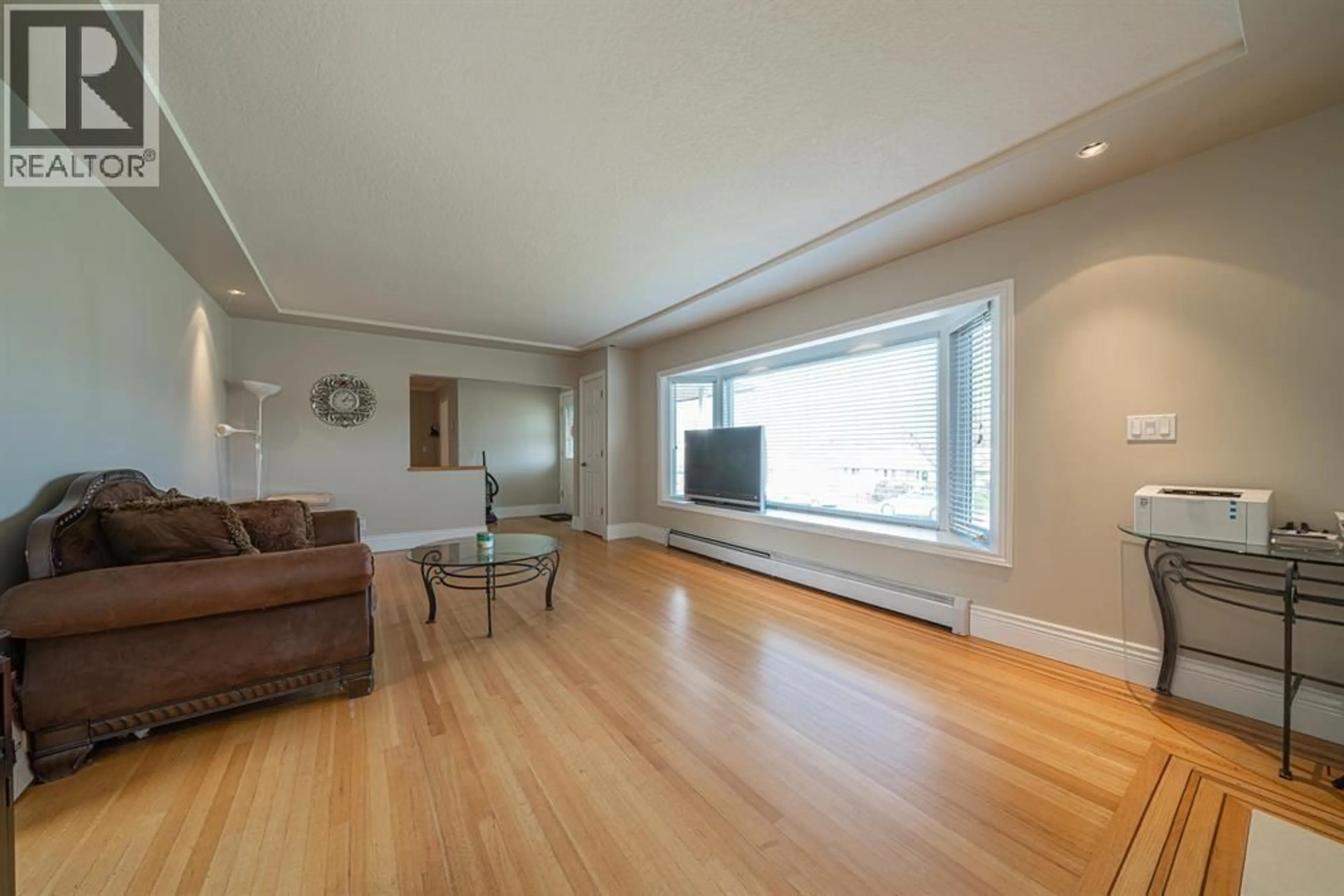 Living room with furniture, wood/laminate floor for 4824 FAIRLAWN DRIVE, Burnaby British Columbia V5C3R8