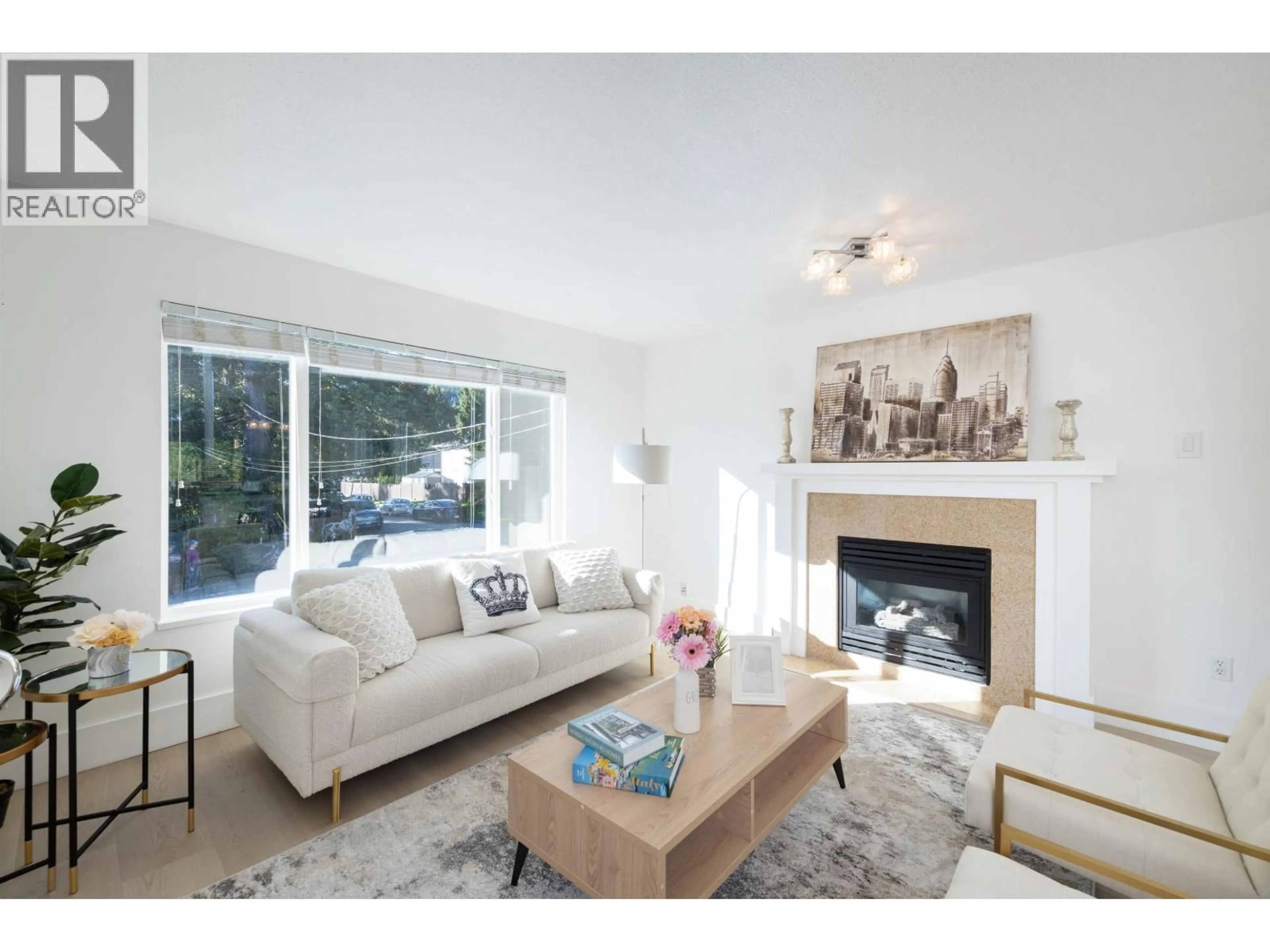 Living room with furniture, unknown for 3638 MAGINNIS AVENUE, North Vancouver British Columbia V7K2L6