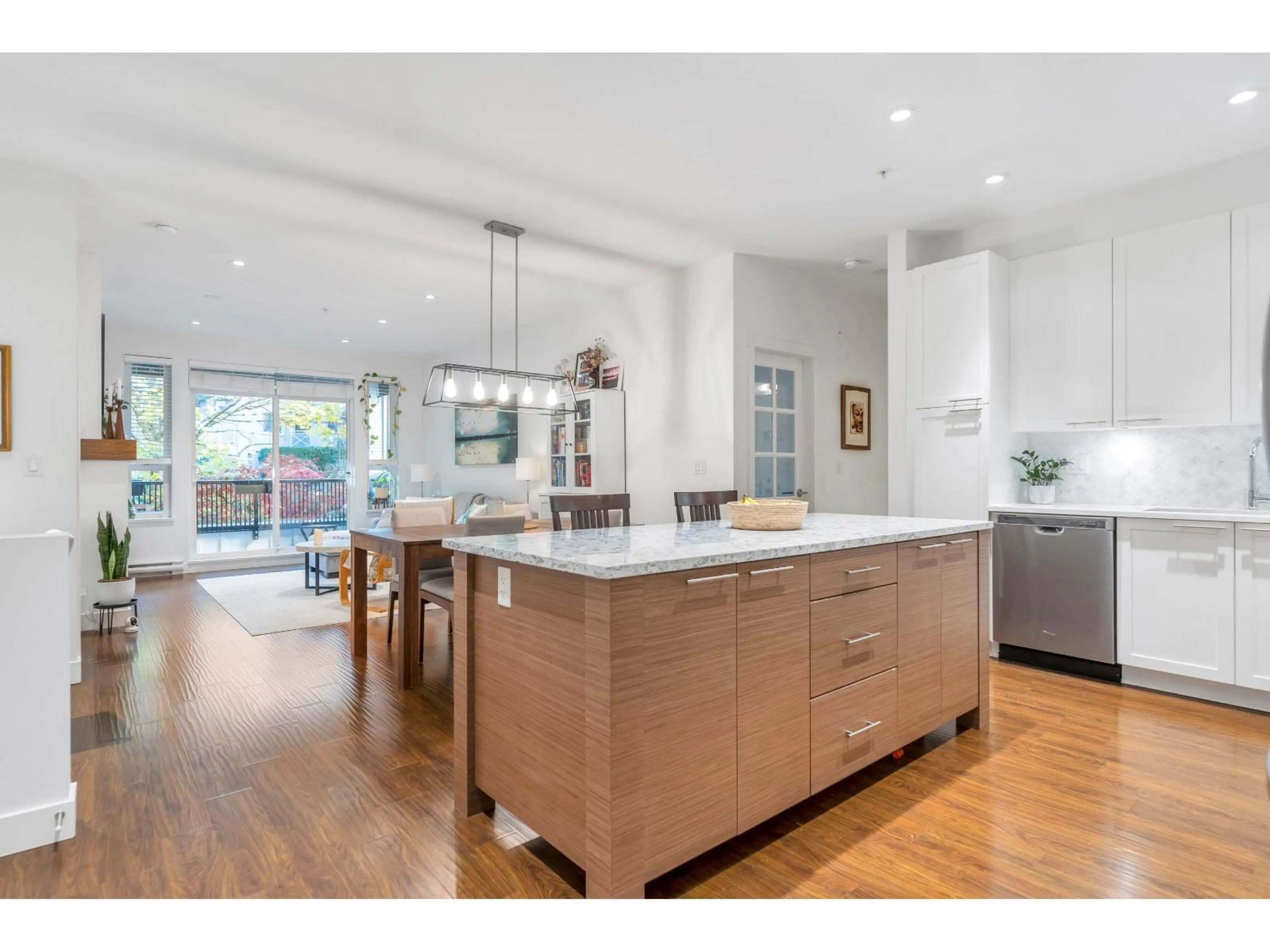 Open concept kitchen, unknown for 208 - 15188 29A AVENUE, Surrey British Columbia V4P1H1