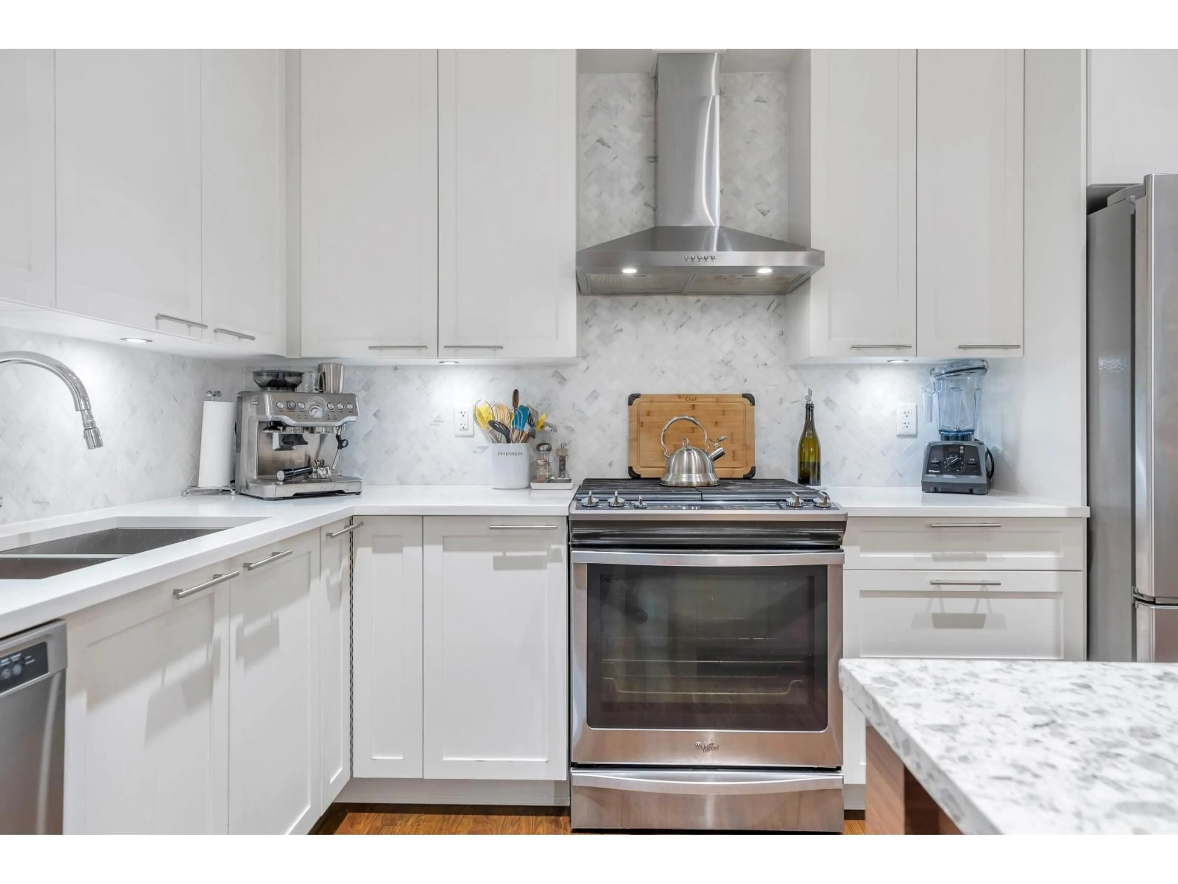 Open concept kitchen, unknown for 208 - 15188 29A AVENUE, Surrey British Columbia V4P1H1