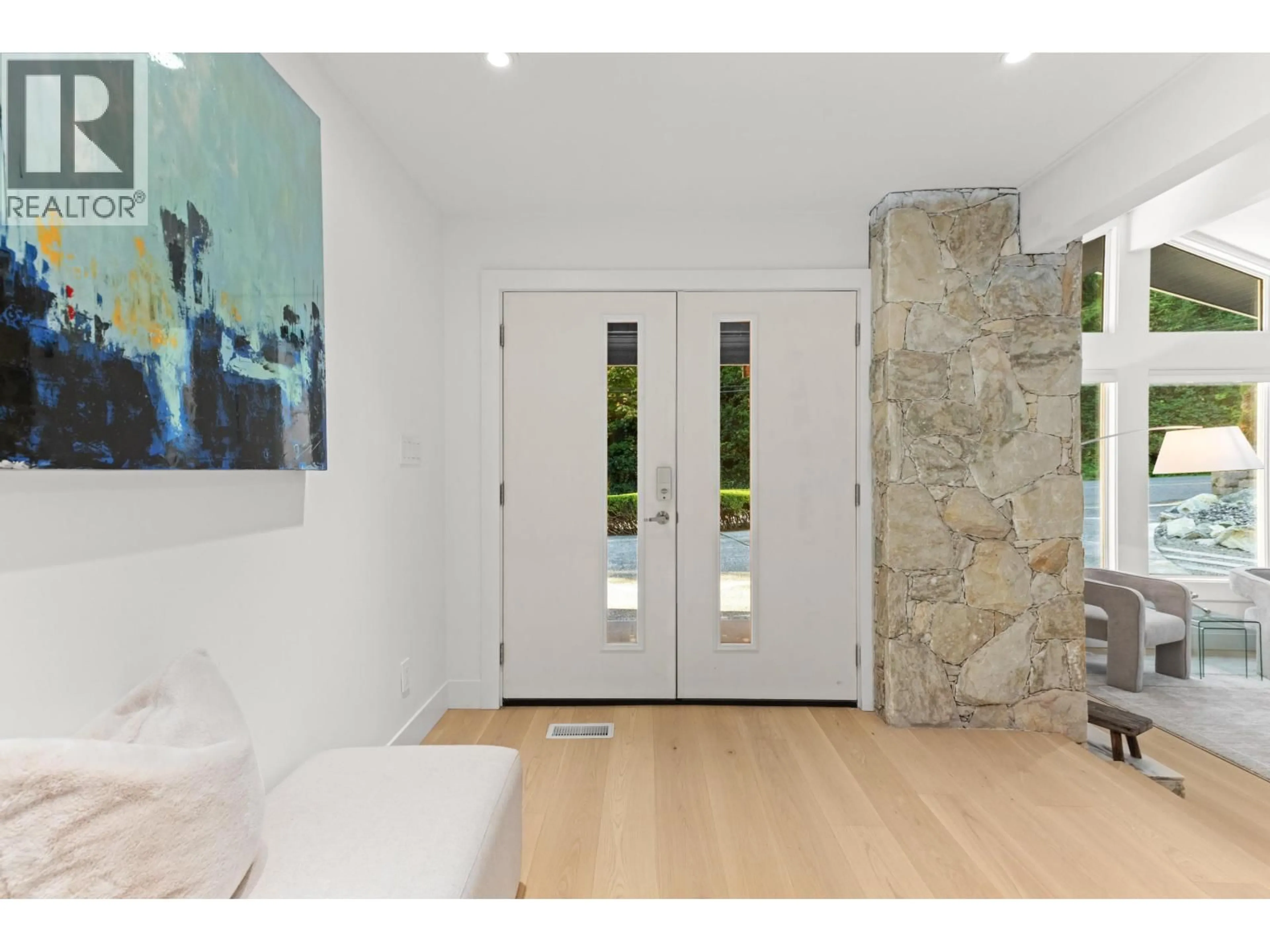 Indoor entryway for 5540 MARINE DRIVE, West Vancouver British Columbia V7W2R5