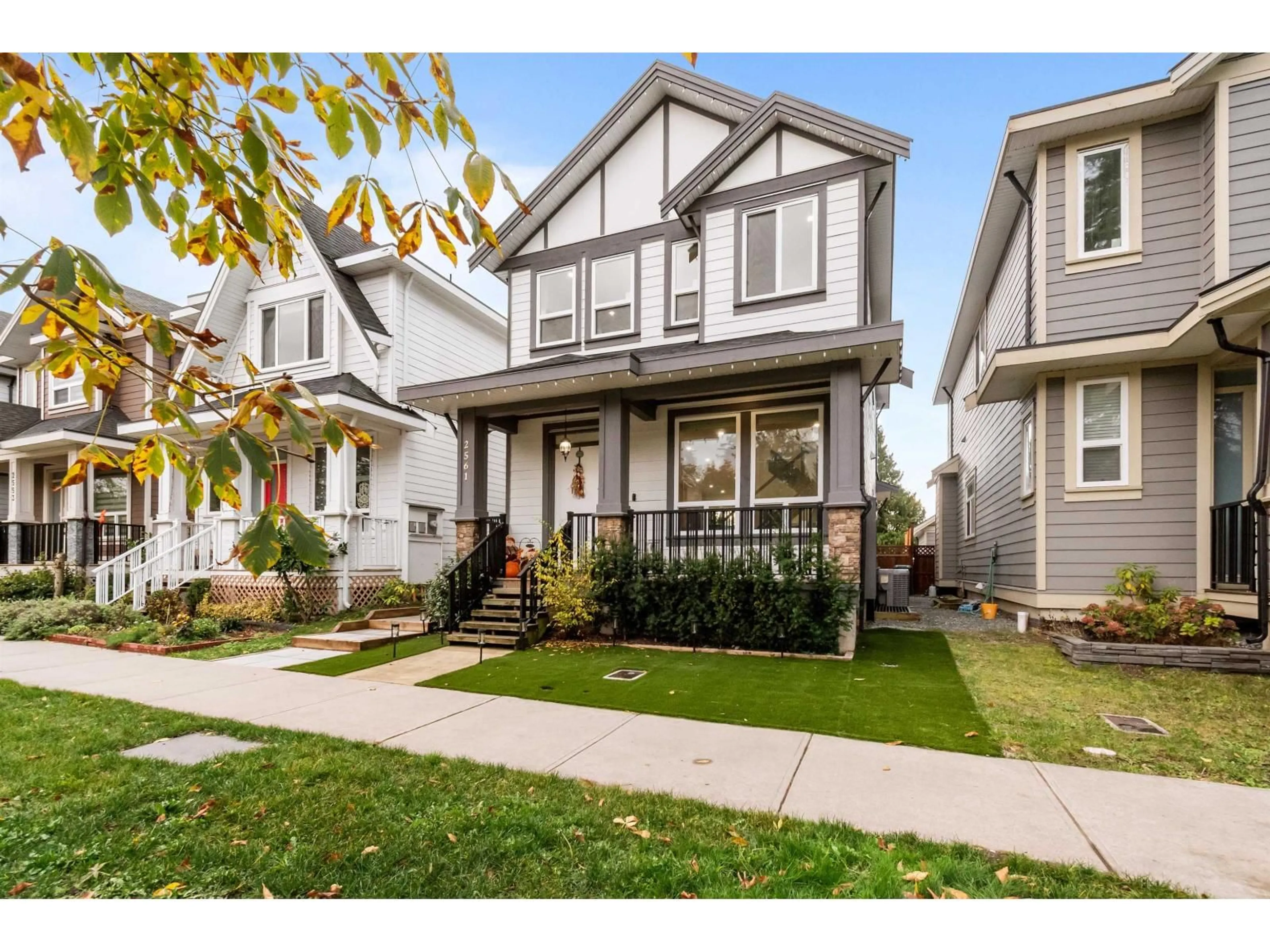 Home with vinyl exterior material, street for 2561 168, Surrey British Columbia V3Z0A7