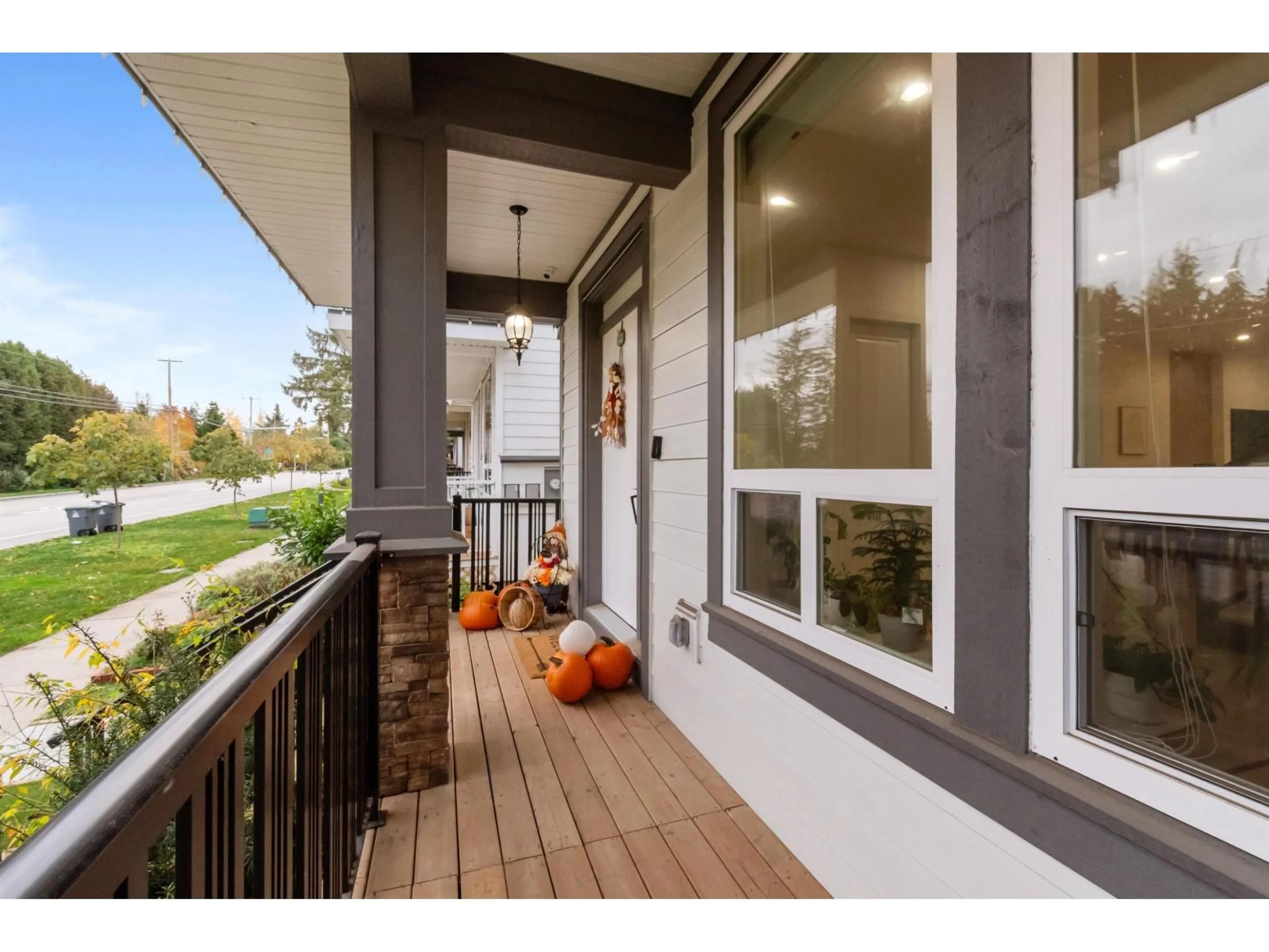 Indoor entryway for 2561 168, Surrey British Columbia V3Z0A7
