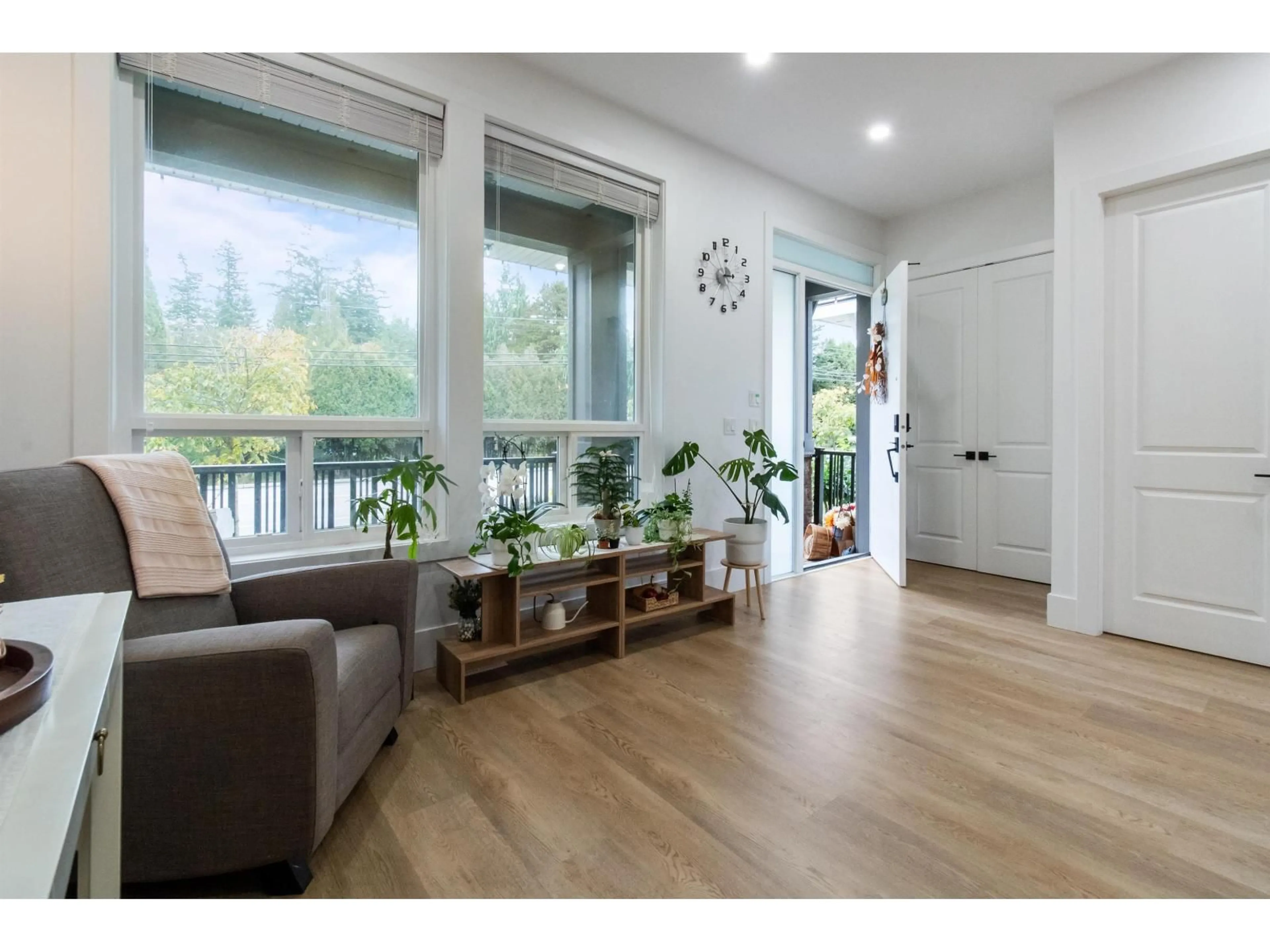 Indoor entryway for 2561 168, Surrey British Columbia V3Z0A7