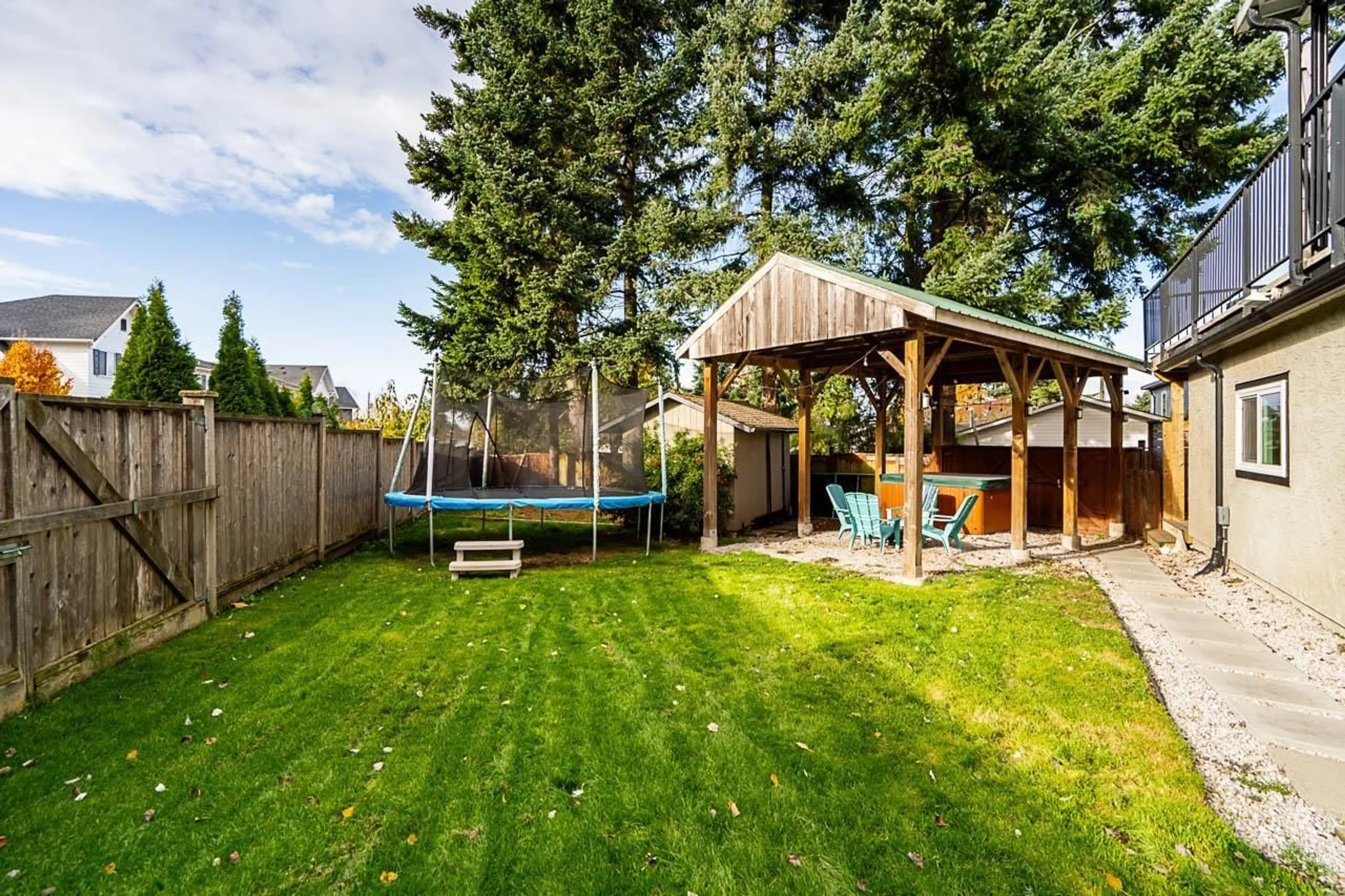 Shed for 2764 PARKWAY, Surrey British Columbia V4P1E8