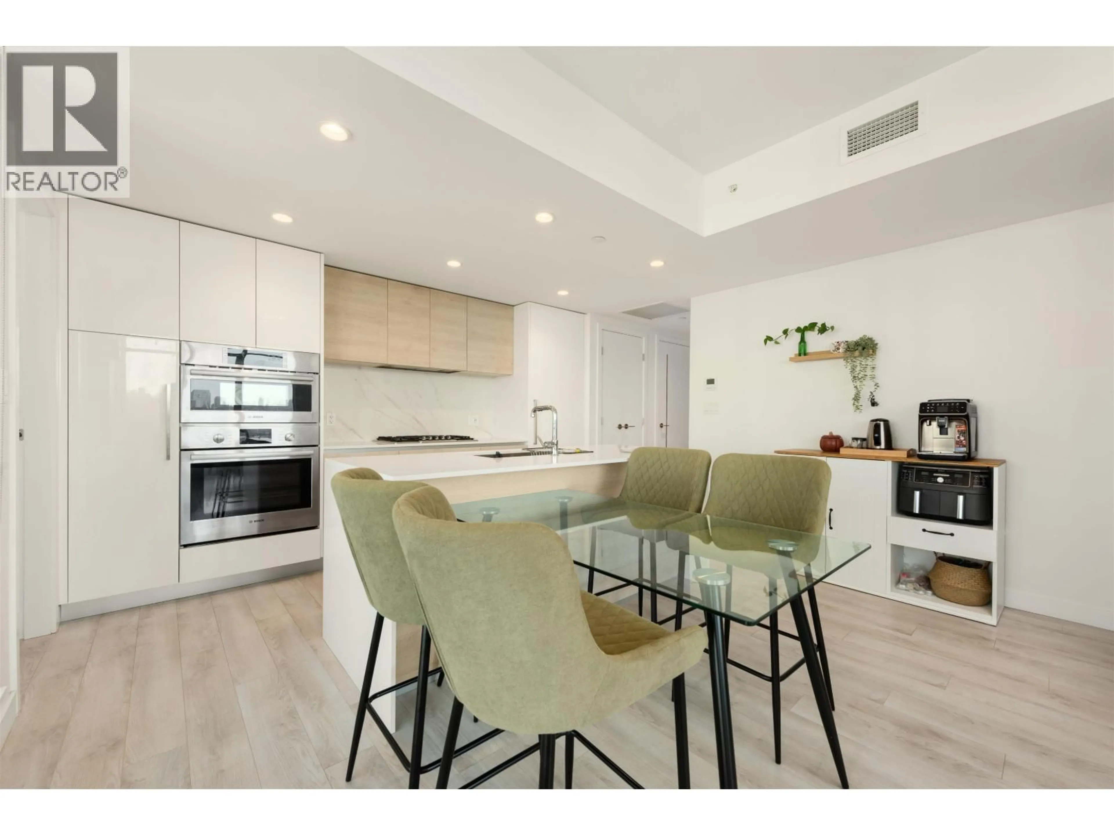 Open concept kitchen, unknown for 1808 - 2085 SKYLINE COURT, Burnaby British Columbia V5C0M6