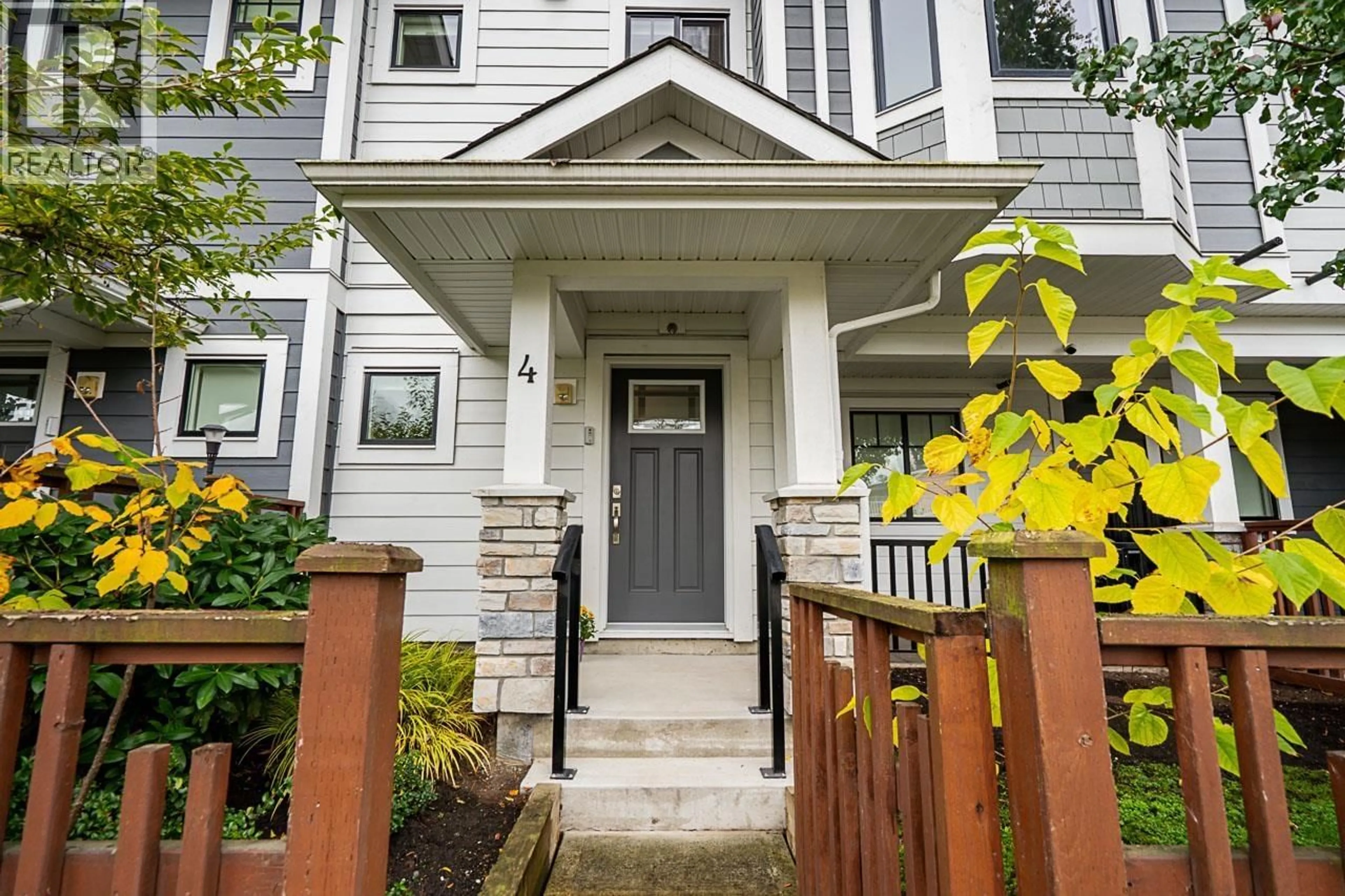 Indoor entryway for 4 - 189 WOOD STREET, New Westminster British Columbia V3M0L7