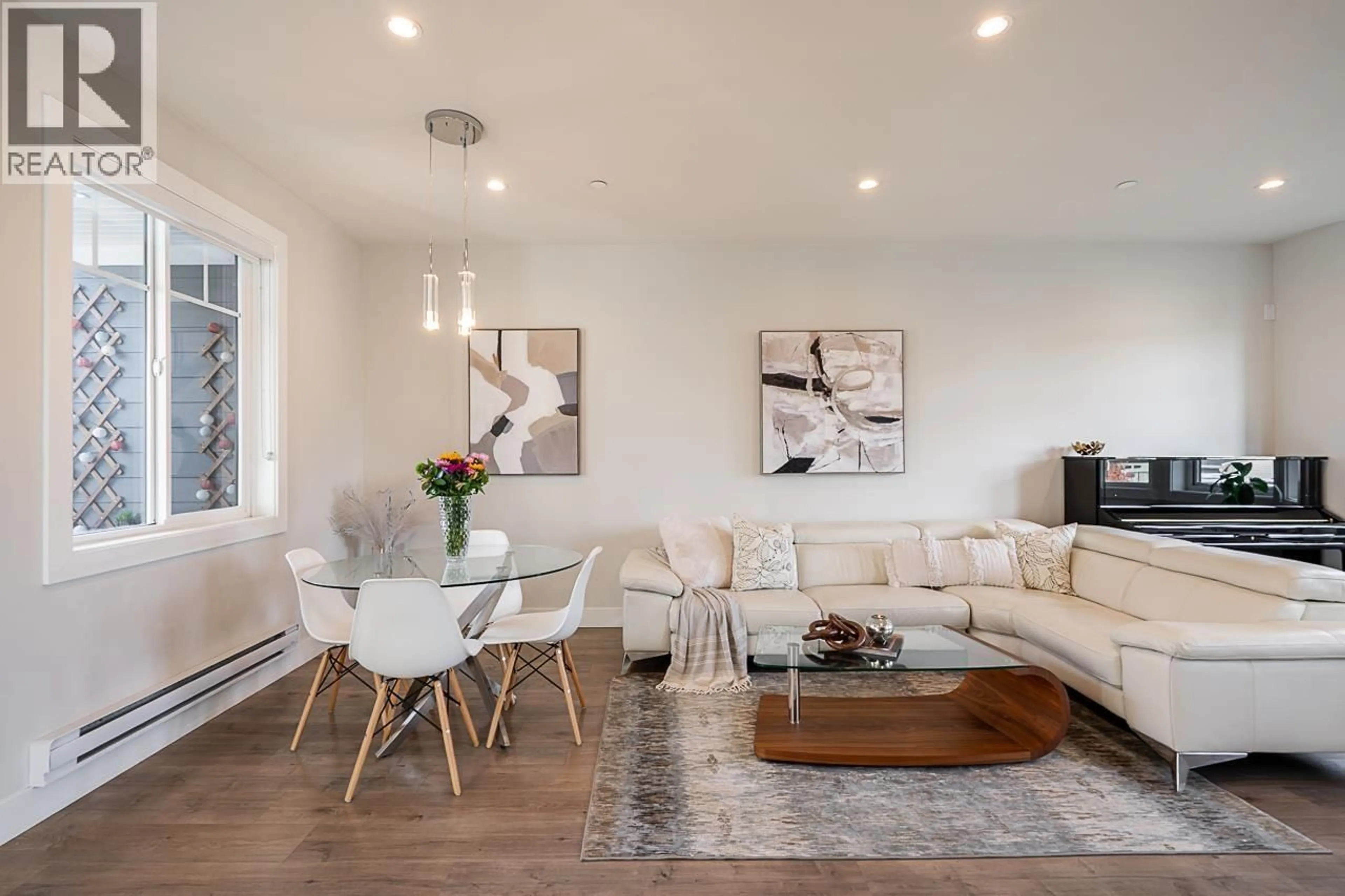 Living room with furniture, wood/laminate floor for 4 - 189 WOOD STREET, New Westminster British Columbia V3M0L7