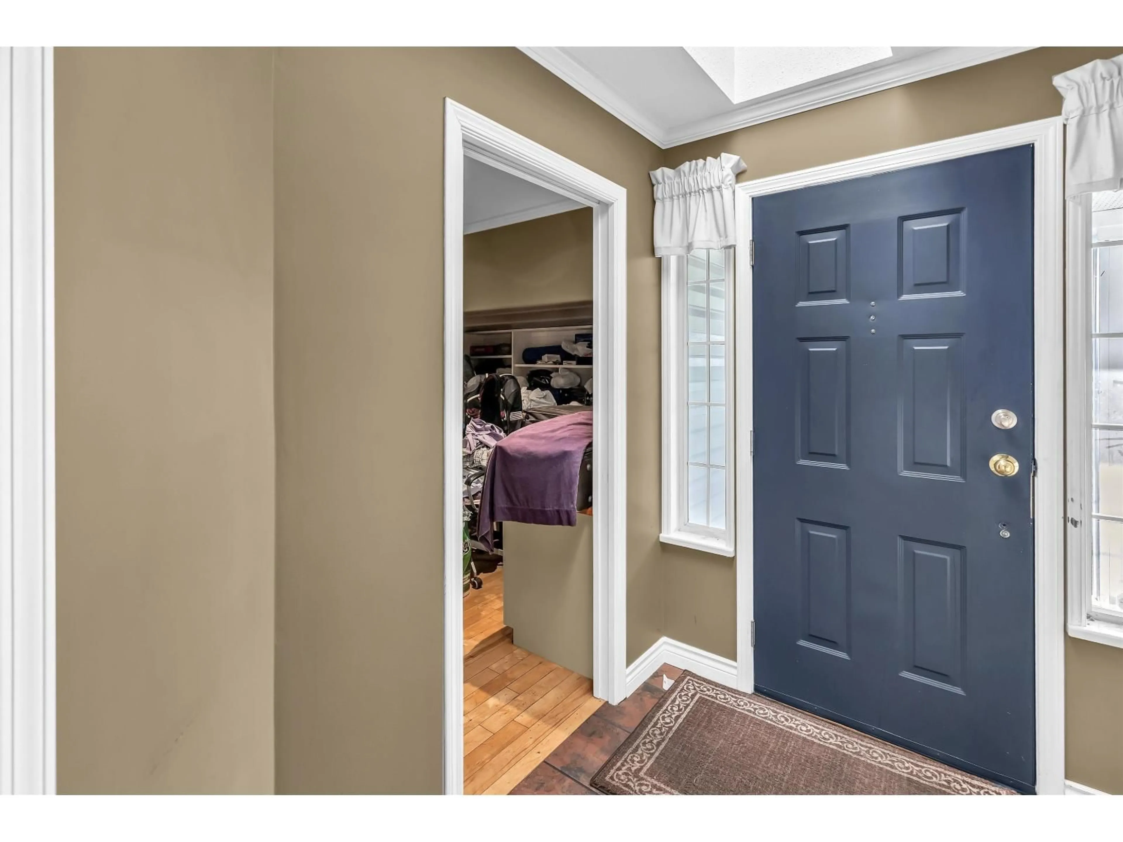 Indoor entryway for 3826 OLD CLAYBURN, Abbotsford British Columbia V3G1H8