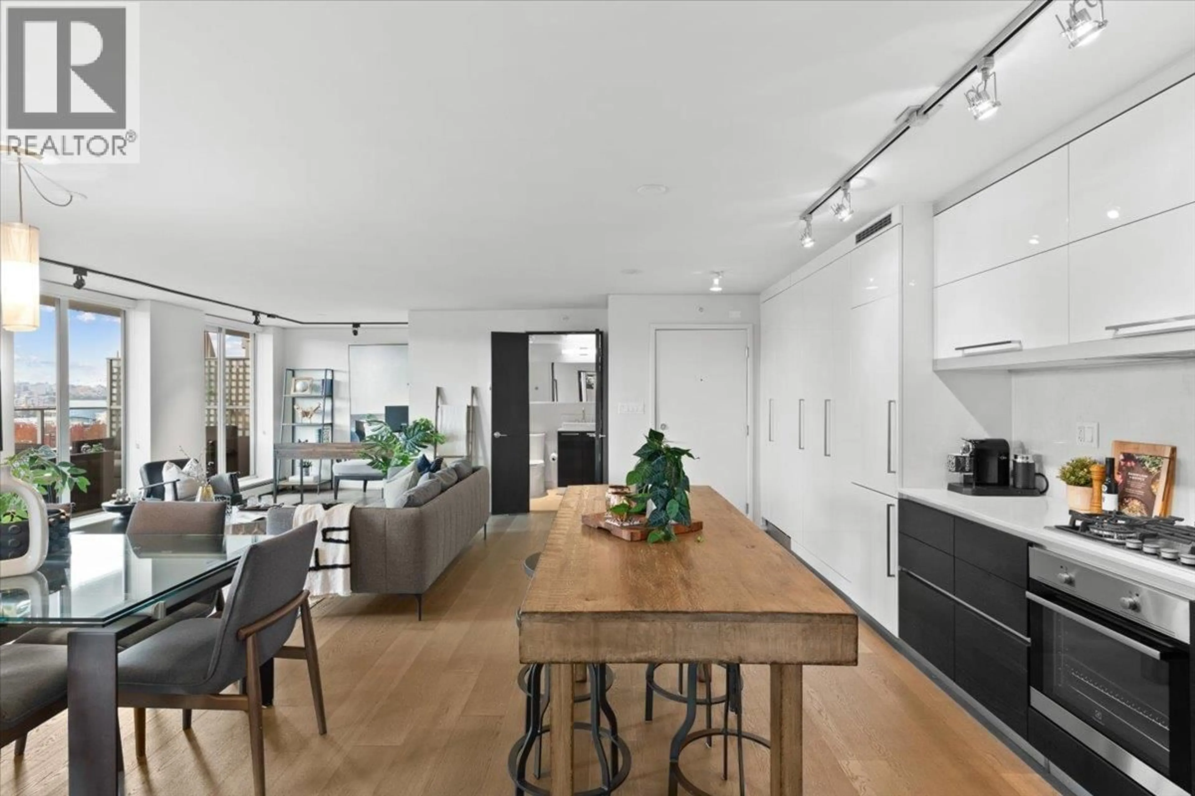 Open concept kitchen, unknown for 912 - 189 KEEFER STREET, Vancouver British Columbia V6A0C8