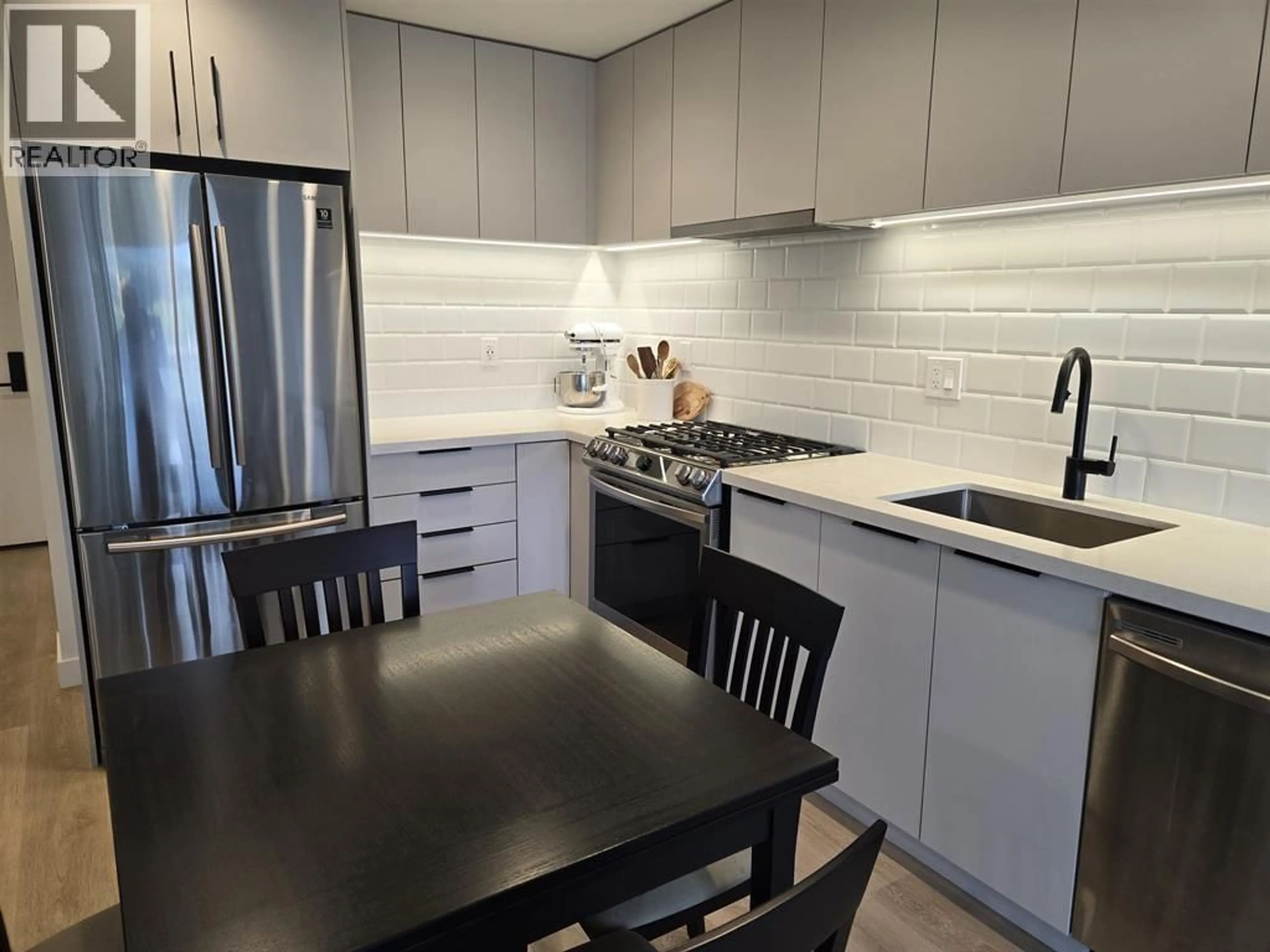 Unknown for 403 - 3018 ST GEORGE STREET, Port Moody British Columbia V3H0L4