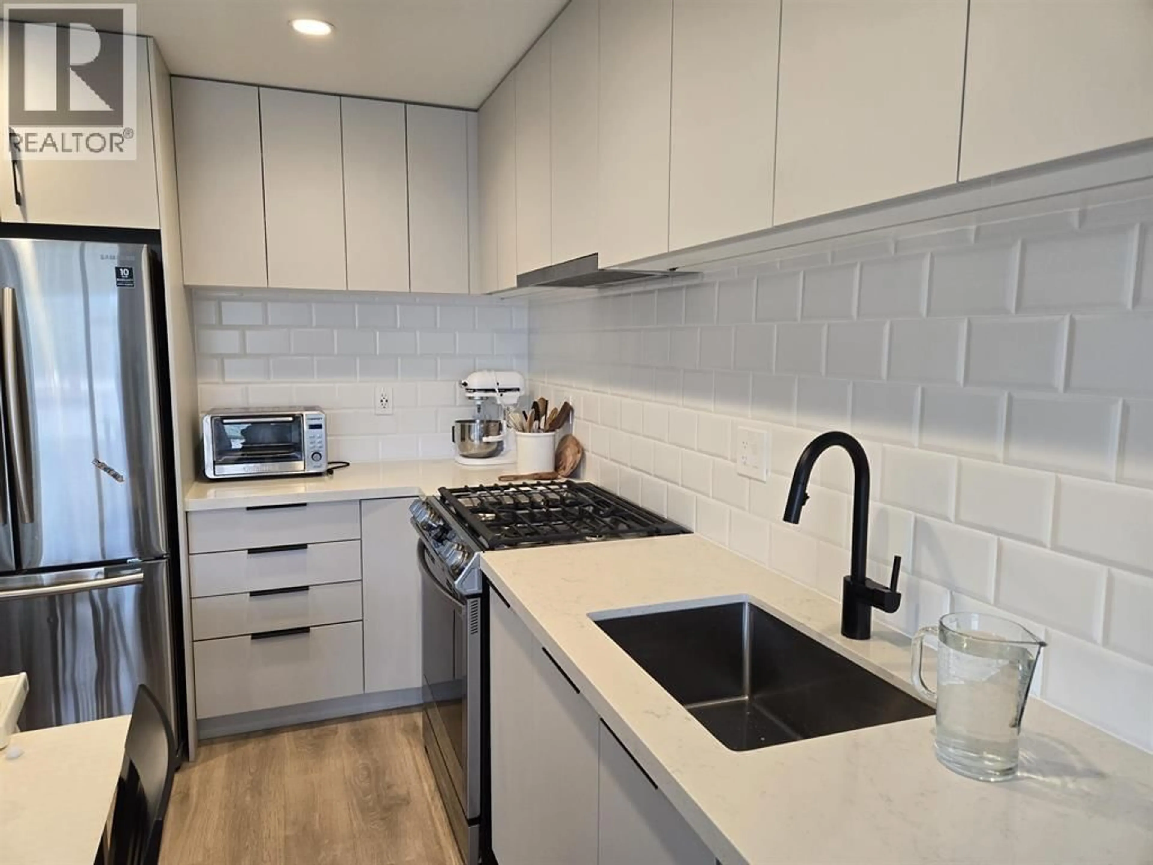 Standard kitchen, unknown for 403 - 3018 ST GEORGE STREET, Port Moody British Columbia V3H0L4