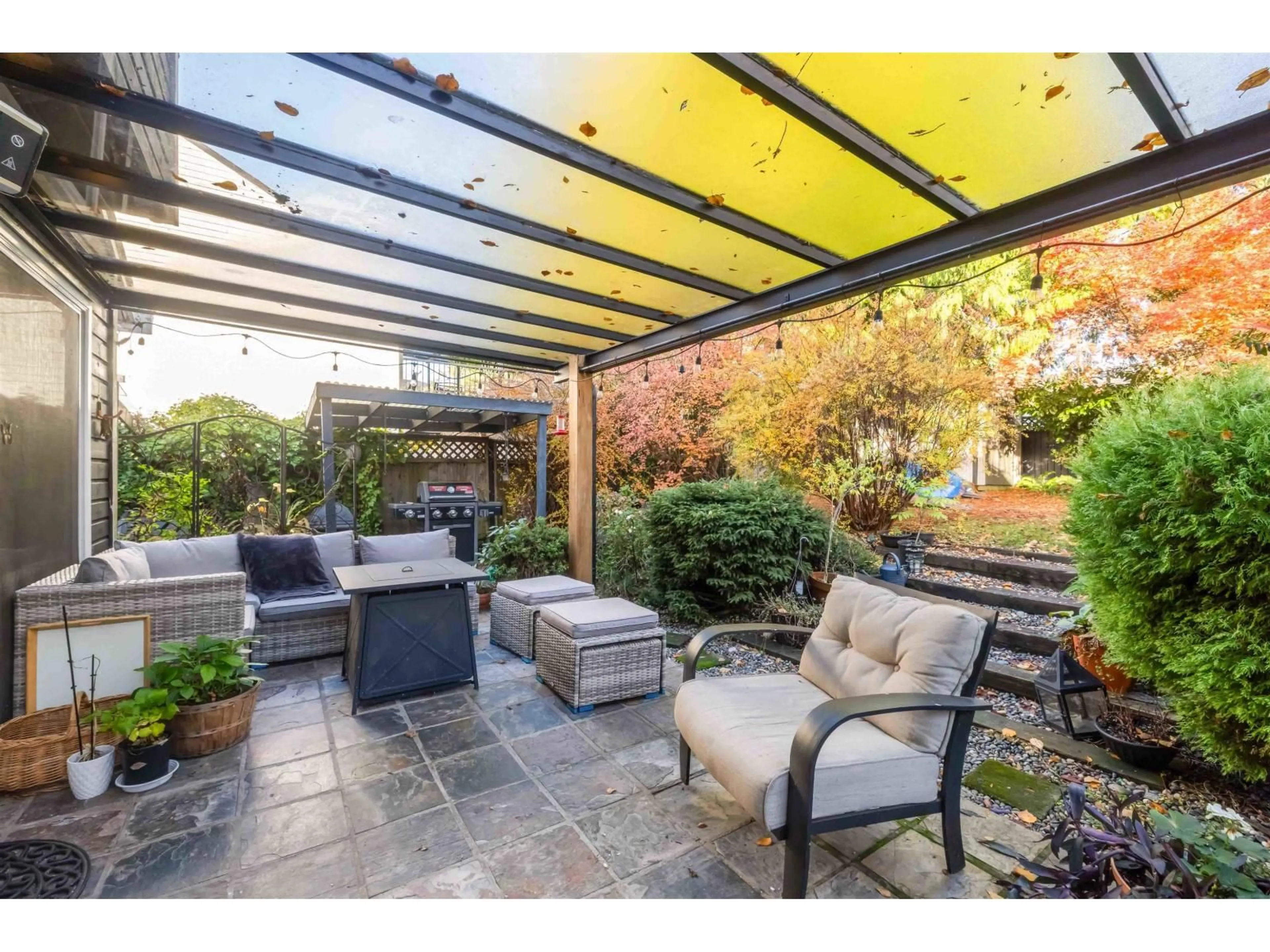 Patio, street for 19831 53A, Langley British Columbia V3A7B4