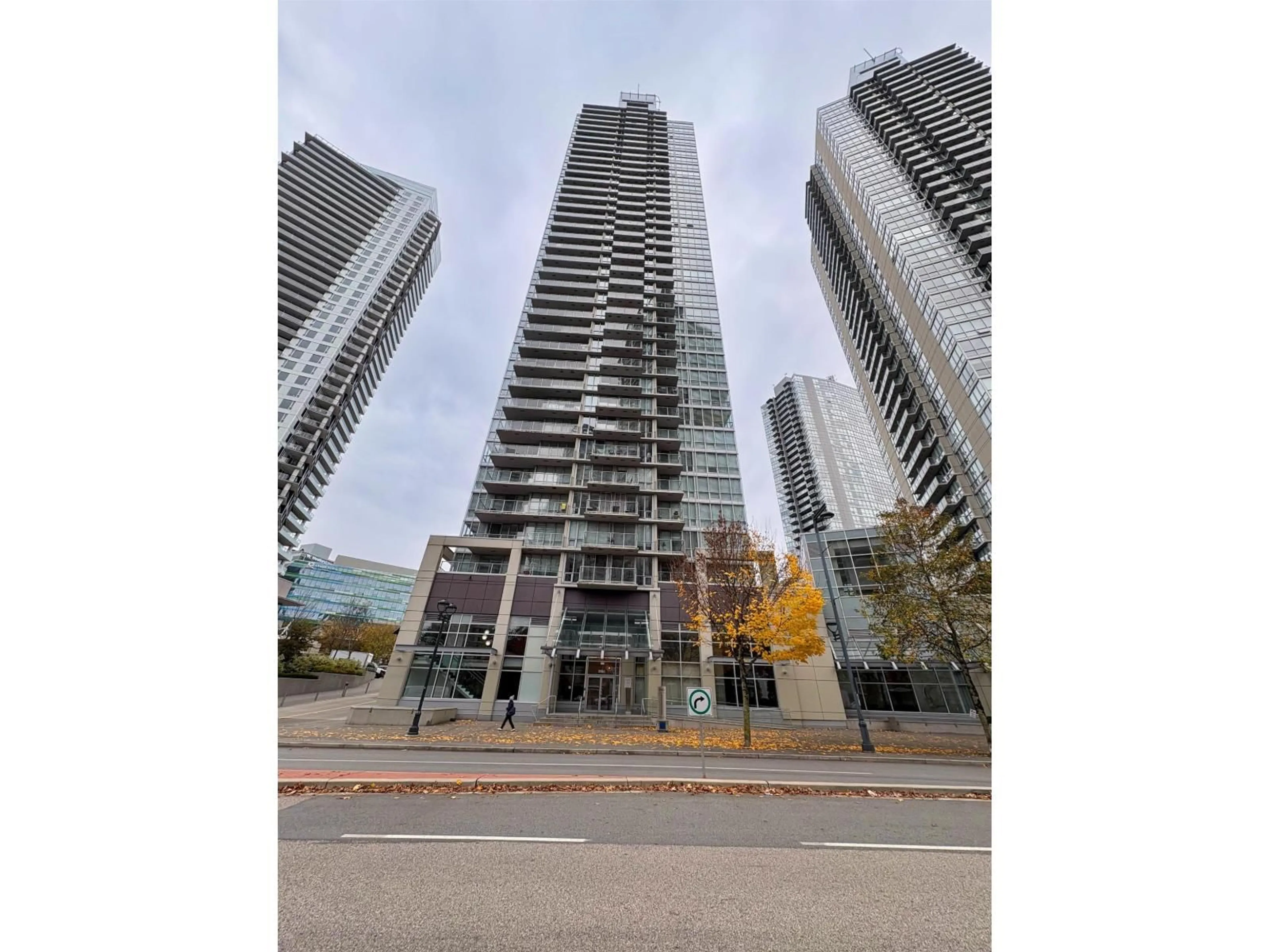 Unknown for 2704 - 9981 WHALLEY BOULEVARD, Surrey British Columbia V3T0G6