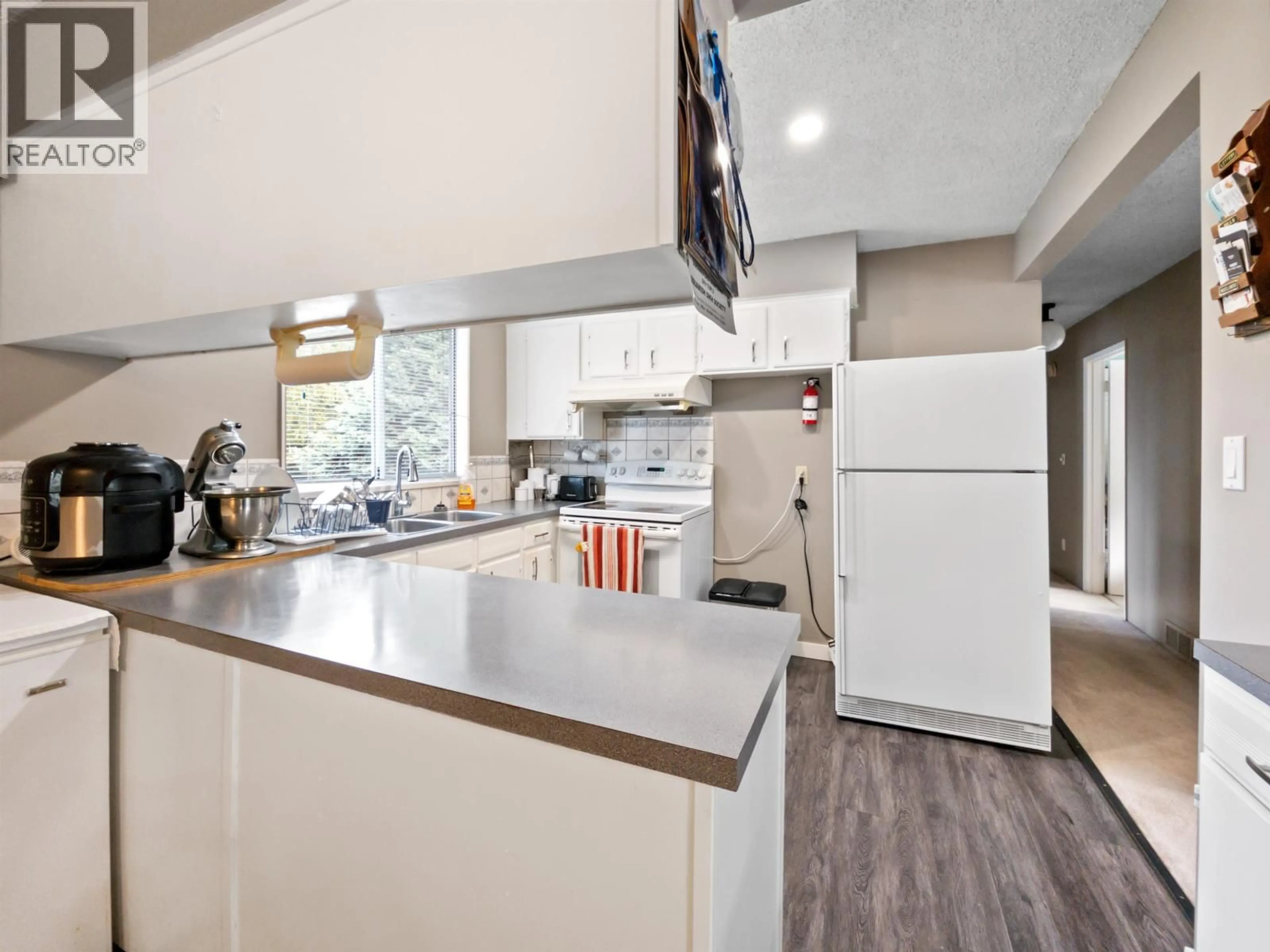 Open concept kitchen, unknown for 38143 HEMLOCK AVENUE, Squamish British Columbia V8B0X6