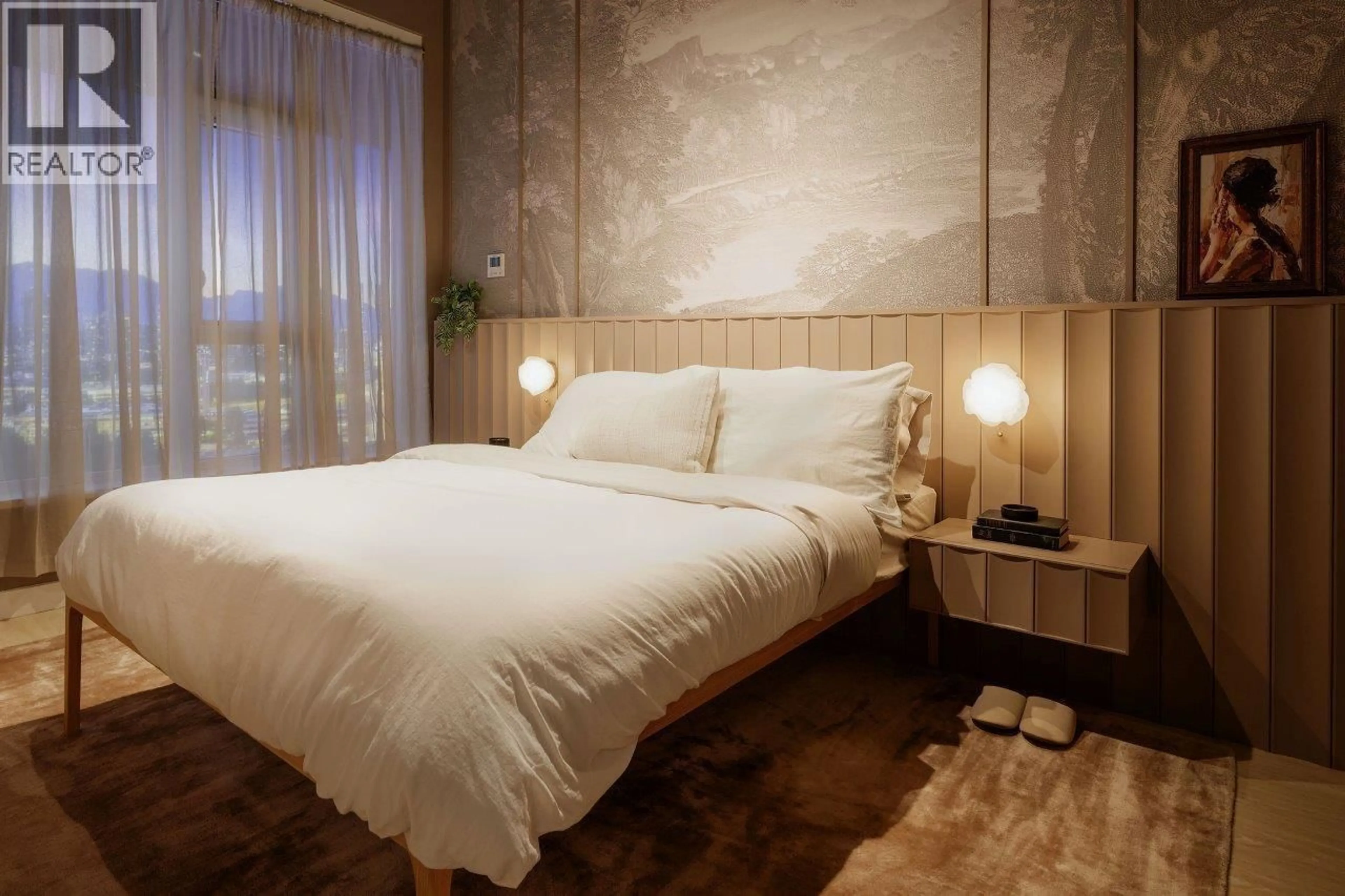 Bedroom with bed, wood/laminate floor for 104 - 3633 WILLINGDON AVENUE, Burnaby British Columbia V0V0V0