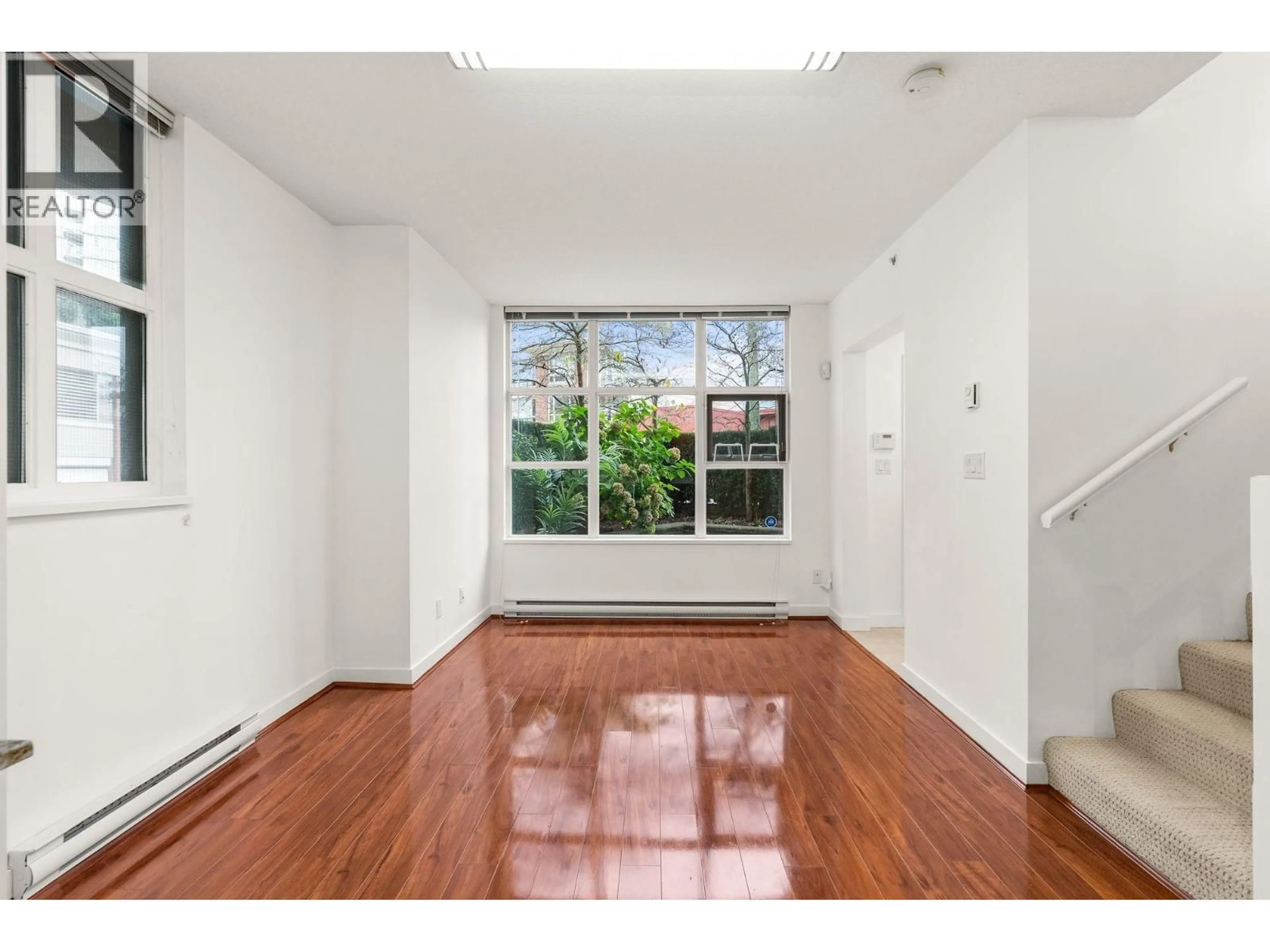 Unknown for 1468 CEDAR COTTAGE MEWS, Vancouver British Columbia V5N5Z1