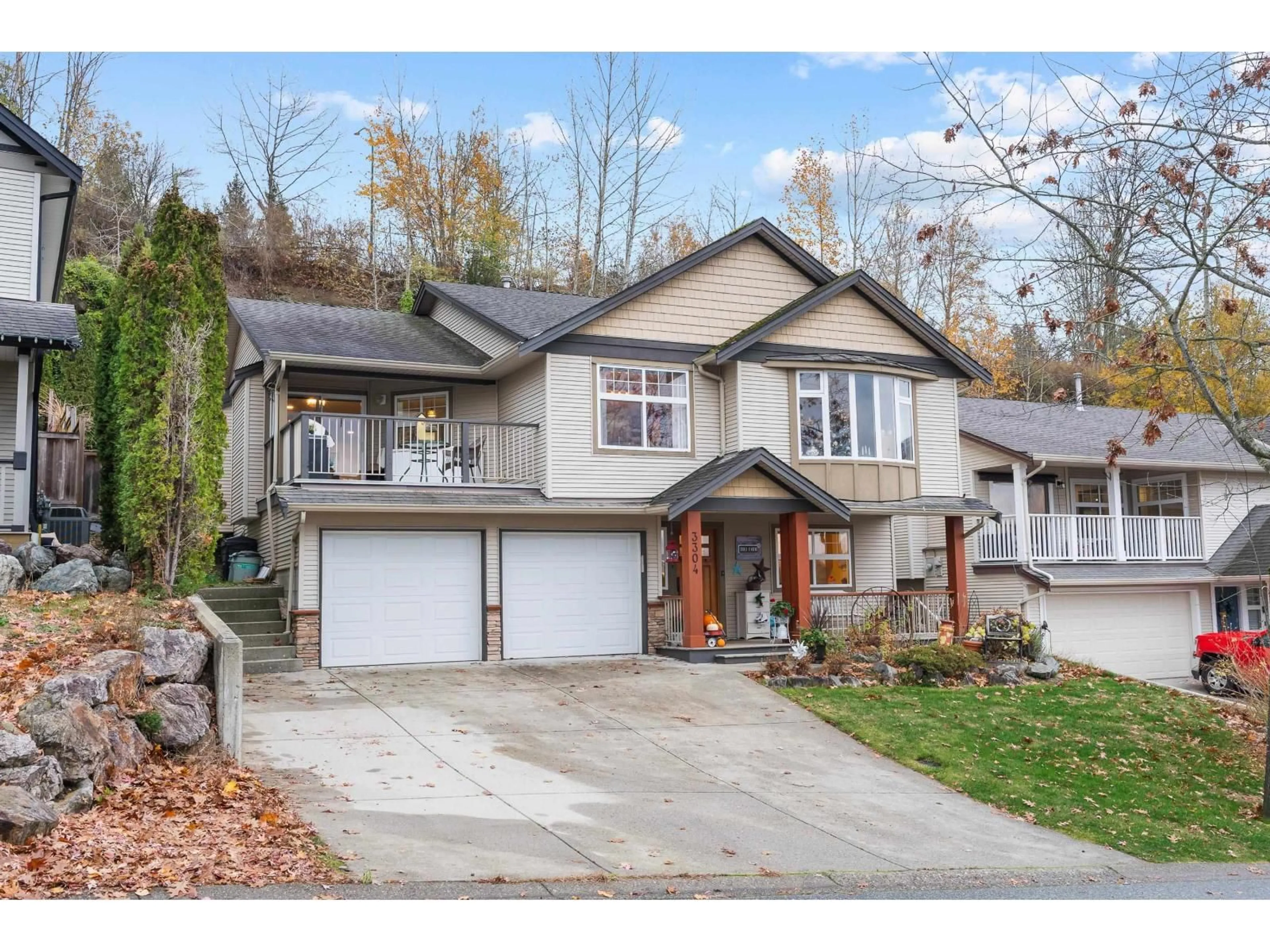 Home with vinyl exterior material, street for 3304 GOLDSTREAM, Abbotsford British Columbia V3G3A9