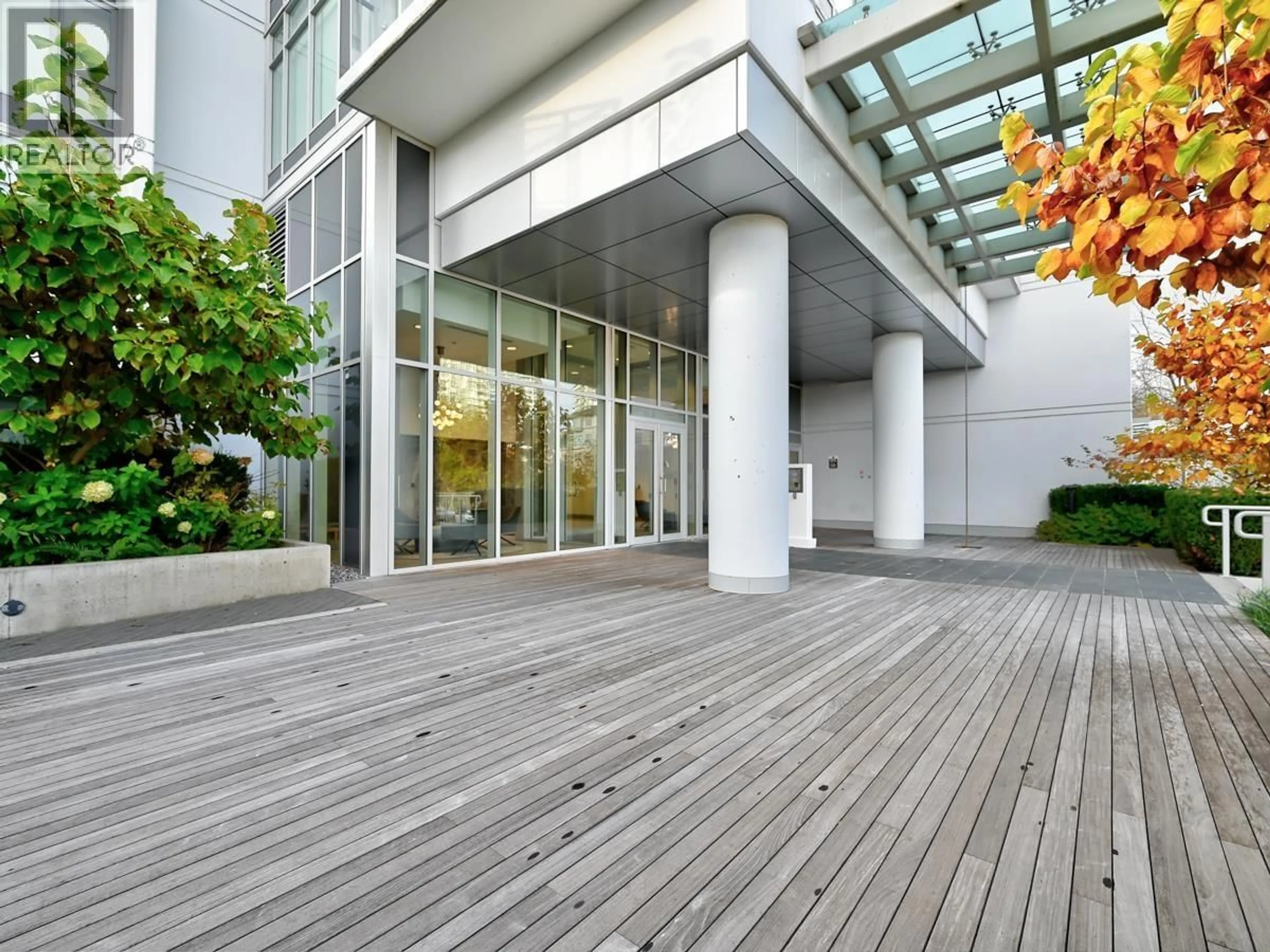 Indoor foyer for 301 - 2351 BETA AVENUE, Burnaby British Columbia V5C0M2