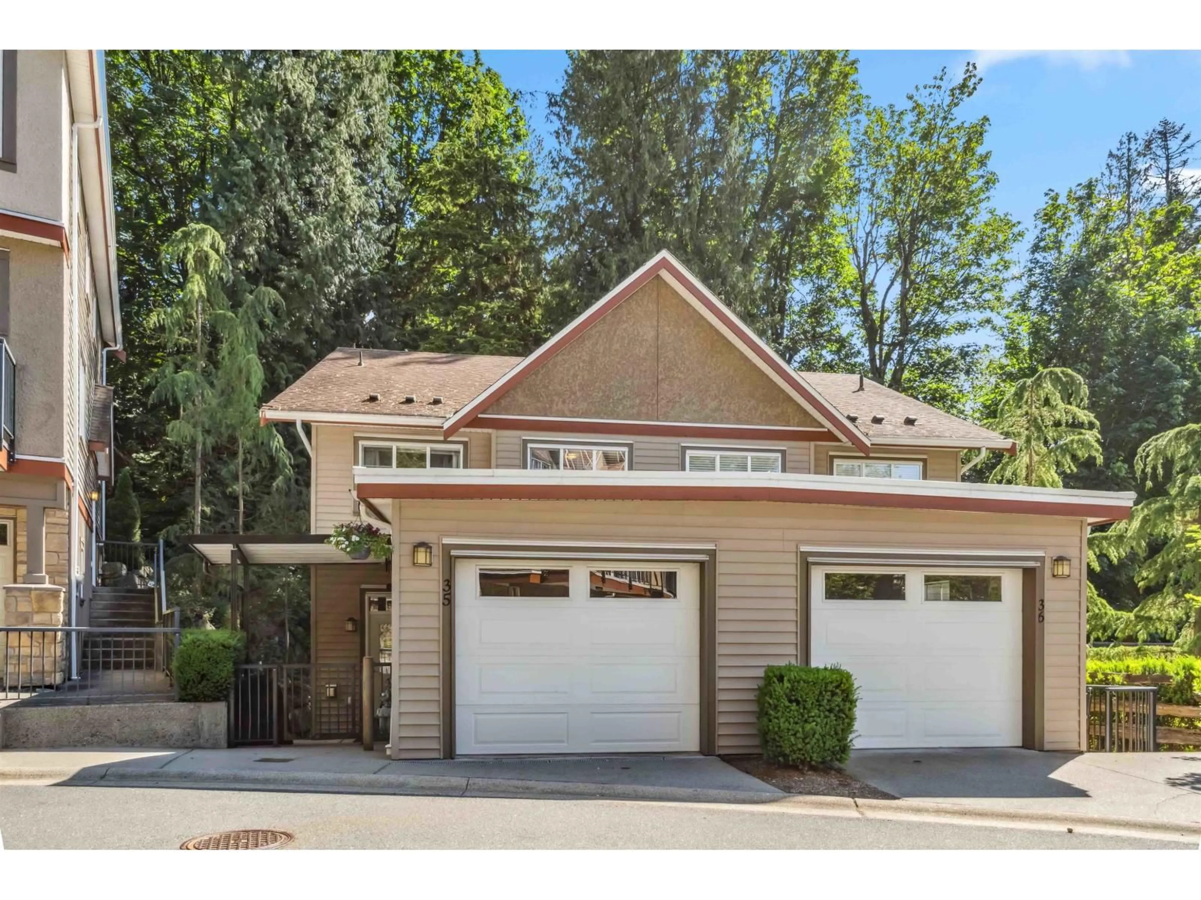 Indoor garage for 35 - 35626 MCKEE, Abbotsford British Columbia V3G2L6