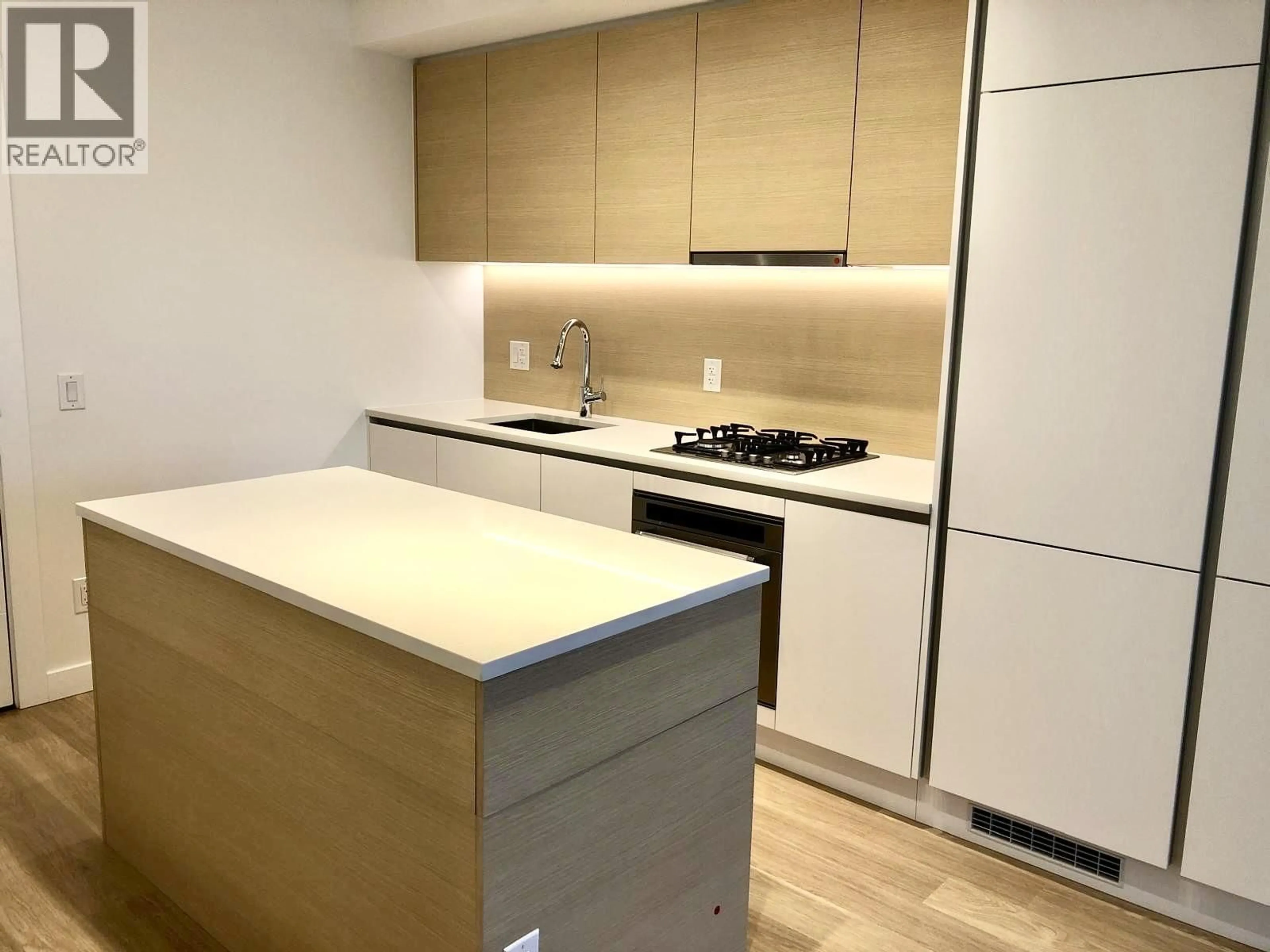 Standard kitchen, wood/laminate floor for 1808 - 525 FOSTER AVENUE, Coquitlam British Columbia V3J0H6