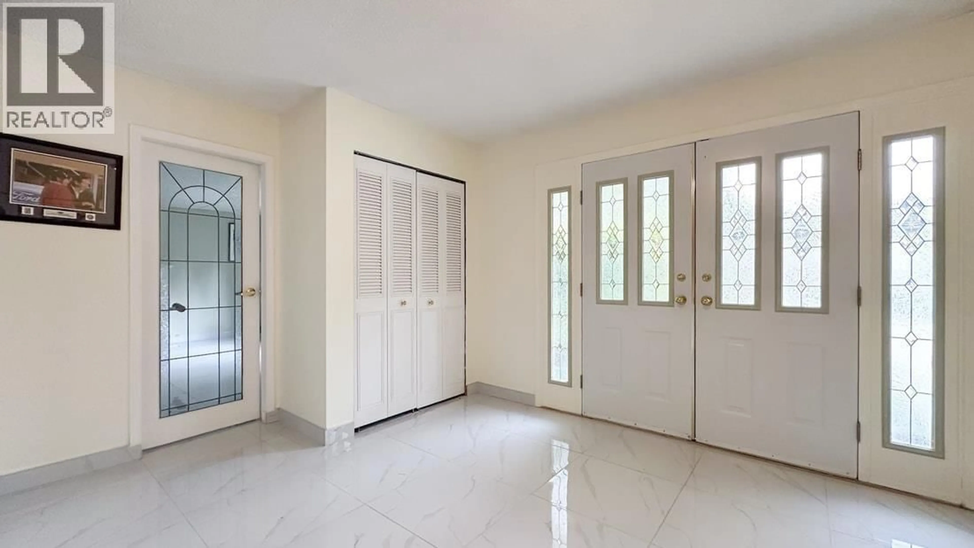 Indoor foyer for 4455 JEROME PLACE, North Vancouver British Columbia V7K2V8