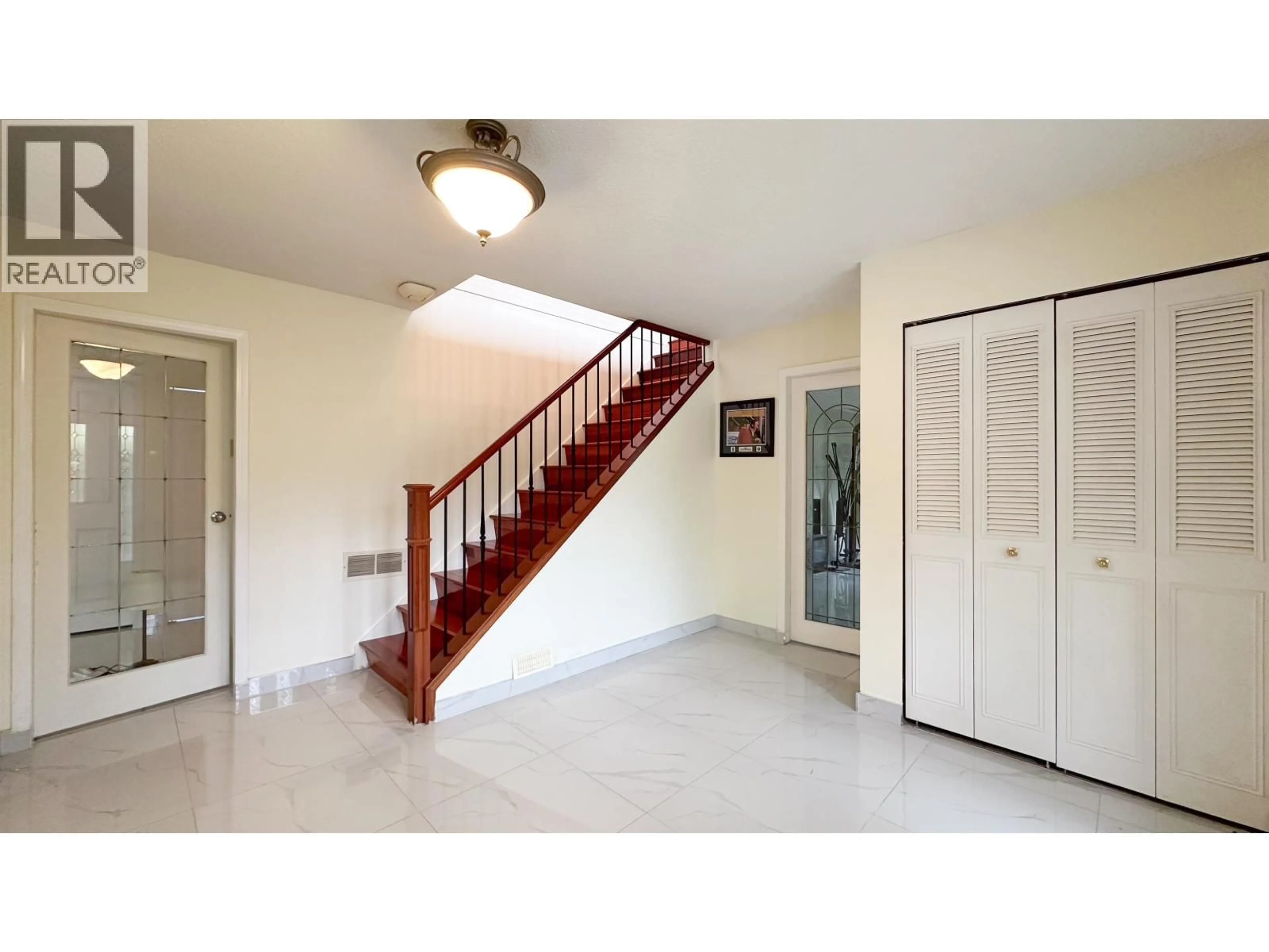 Indoor entryway for 4455 JEROME PLACE, North Vancouver British Columbia V7K2V8