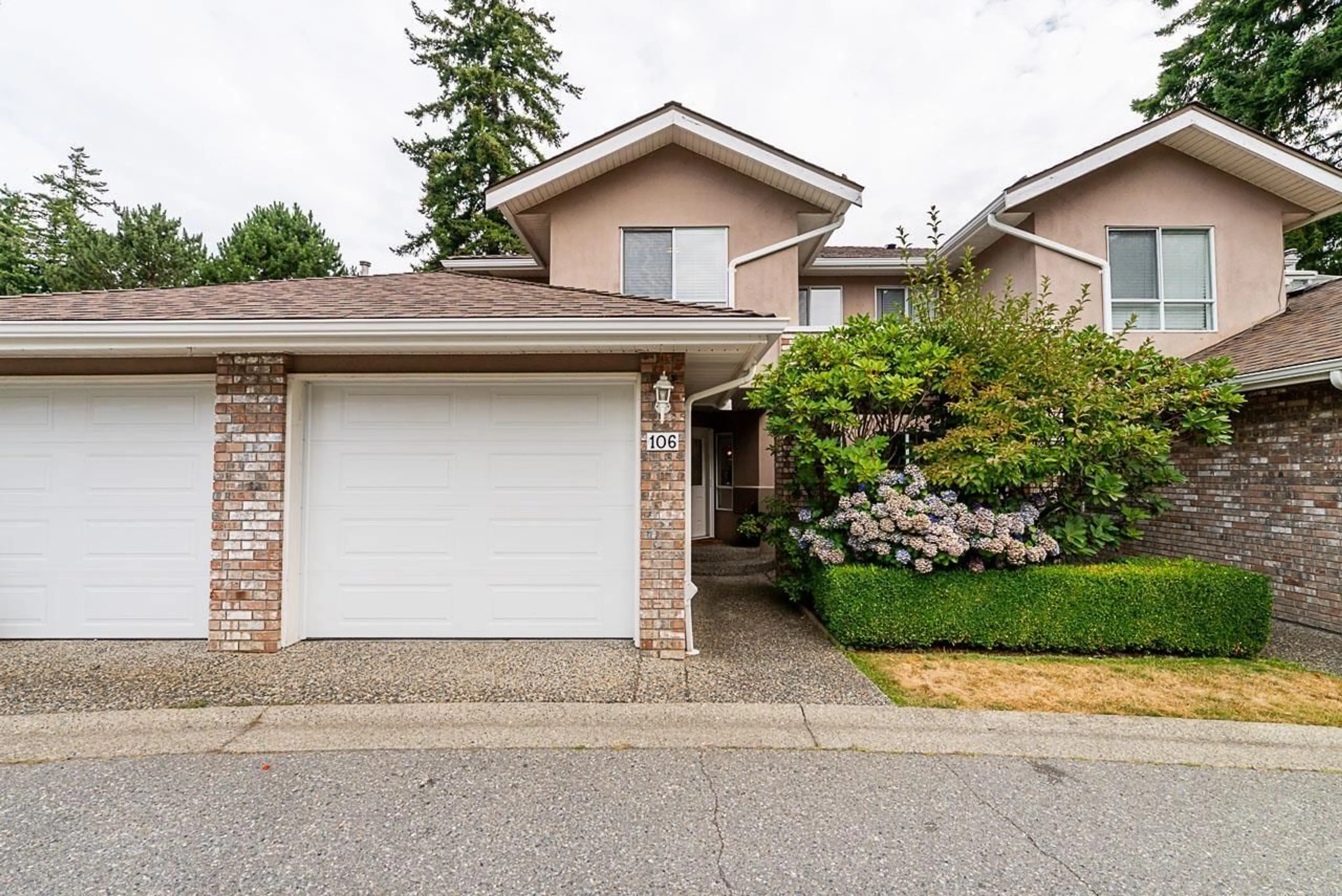 Home with vinyl exterior material, street for 106 - 15550 26, Surrey British Columbia V4P1C6