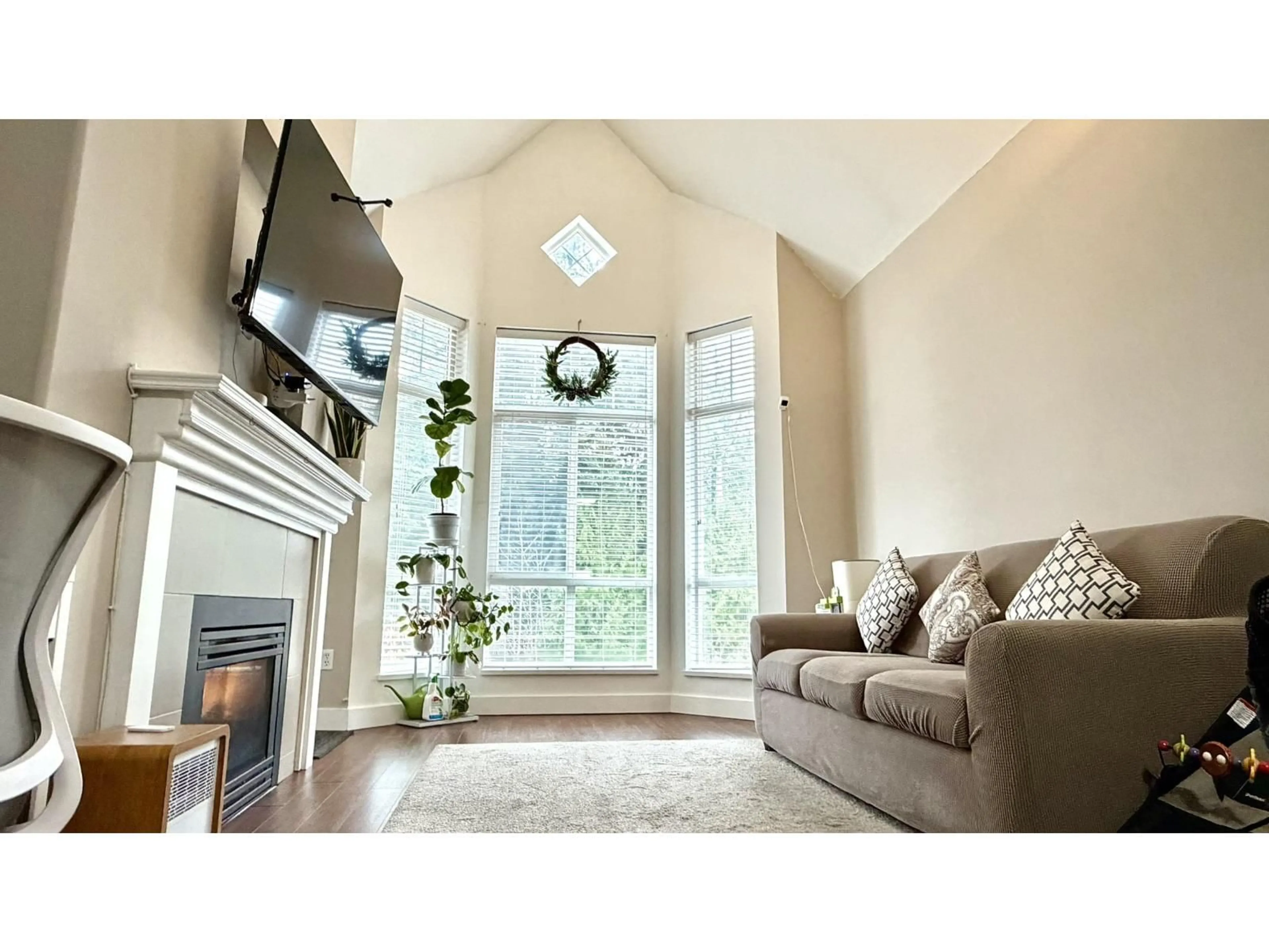 Living room with furniture, unknown for 409 - 9979 140 STREET, Surrey British Columbia V3T5W2